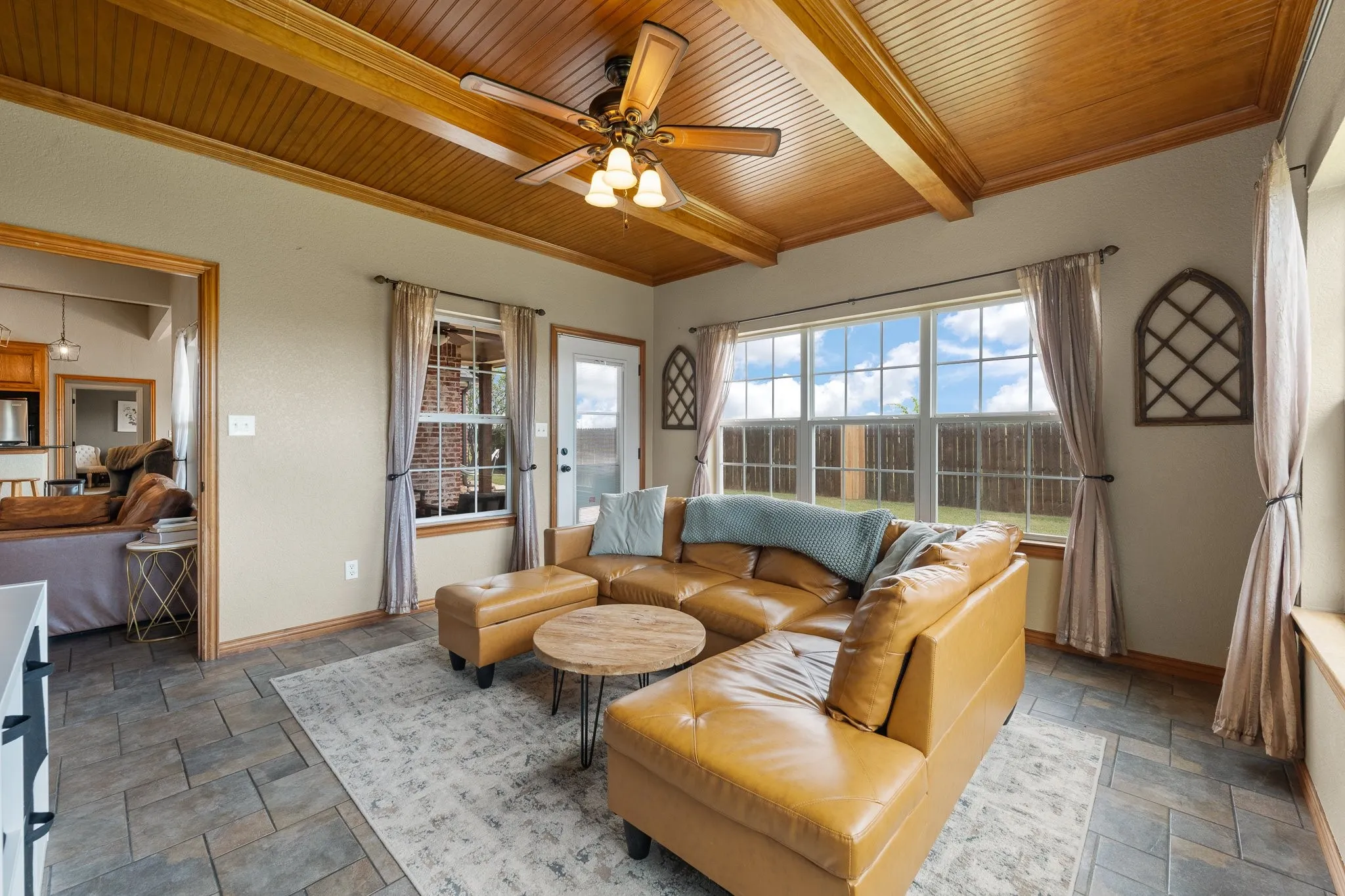 Single Family Residence For Sale in Johnson County , 2211 Nottaway Drive, Cleburne, Texas 76033, 3 Bedroom, 2 Bathroom, 3 Garage spaces, 2,616 Sqft, built in 2007, mls#21312973, Real Estate Agent in Cleburne, Homes For Sale in Johnson county, Homes For Sale in Cleburne, Realtor in Cleburne Texas, Real Estate Brokerage Independent Realty Texas, Luminita Cordes Realtor