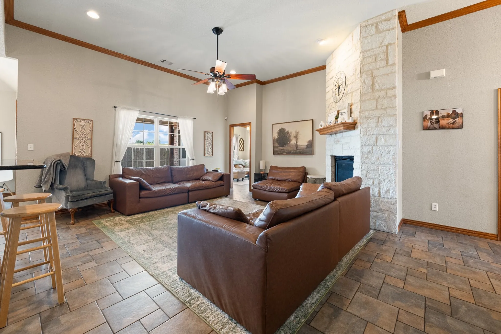 Single Family Residence For Sale in Johnson County , 2211 Nottaway Drive, Cleburne, Texas 76033, 3 Bedroom, 2 Bathroom, 3 Garage spaces, 2,616 Sqft, built in 2007, mls#21312973, Real Estate Agent in Cleburne, Homes For Sale in Johnson county, Homes For Sale in Cleburne, Realtor in Cleburne Texas, Real Estate Brokerage Independent Realty Texas, Luminita Cordes Realtor