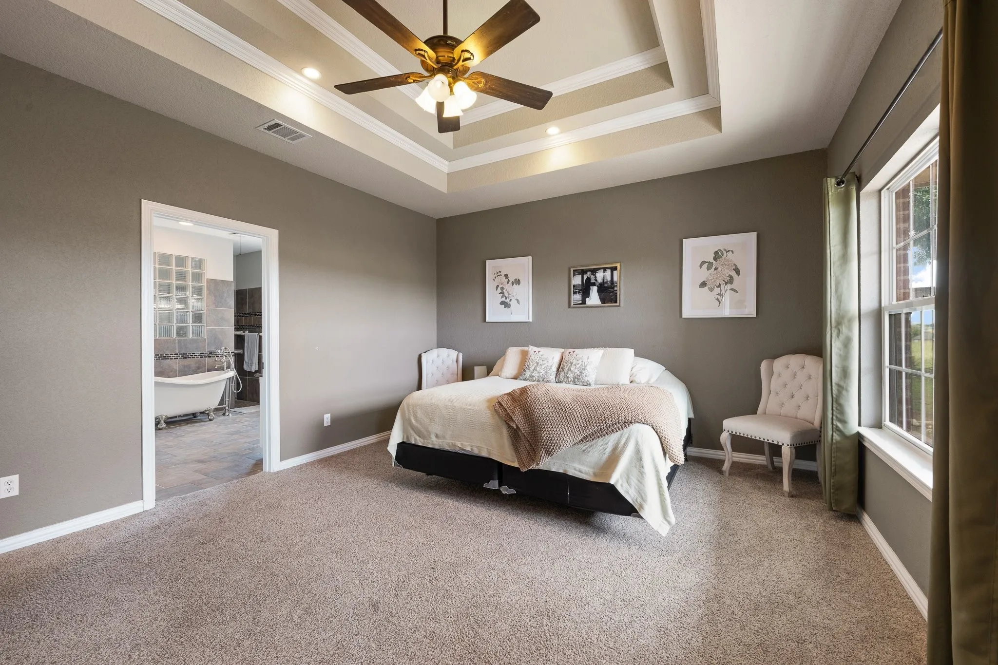 Single Family Residence For Sale in Johnson County , 2211 Nottaway Drive, Cleburne, Texas 76033, 3 Bedroom, 2 Bathroom, 3 Garage spaces, 2,616 Sqft, built in 2007, mls#21312973, Real Estate Agent in Cleburne, Homes For Sale in Johnson county, Homes For Sale in Cleburne, Realtor in Cleburne Texas, Real Estate Brokerage Independent Realty Texas, Luminita Cordes Realtor