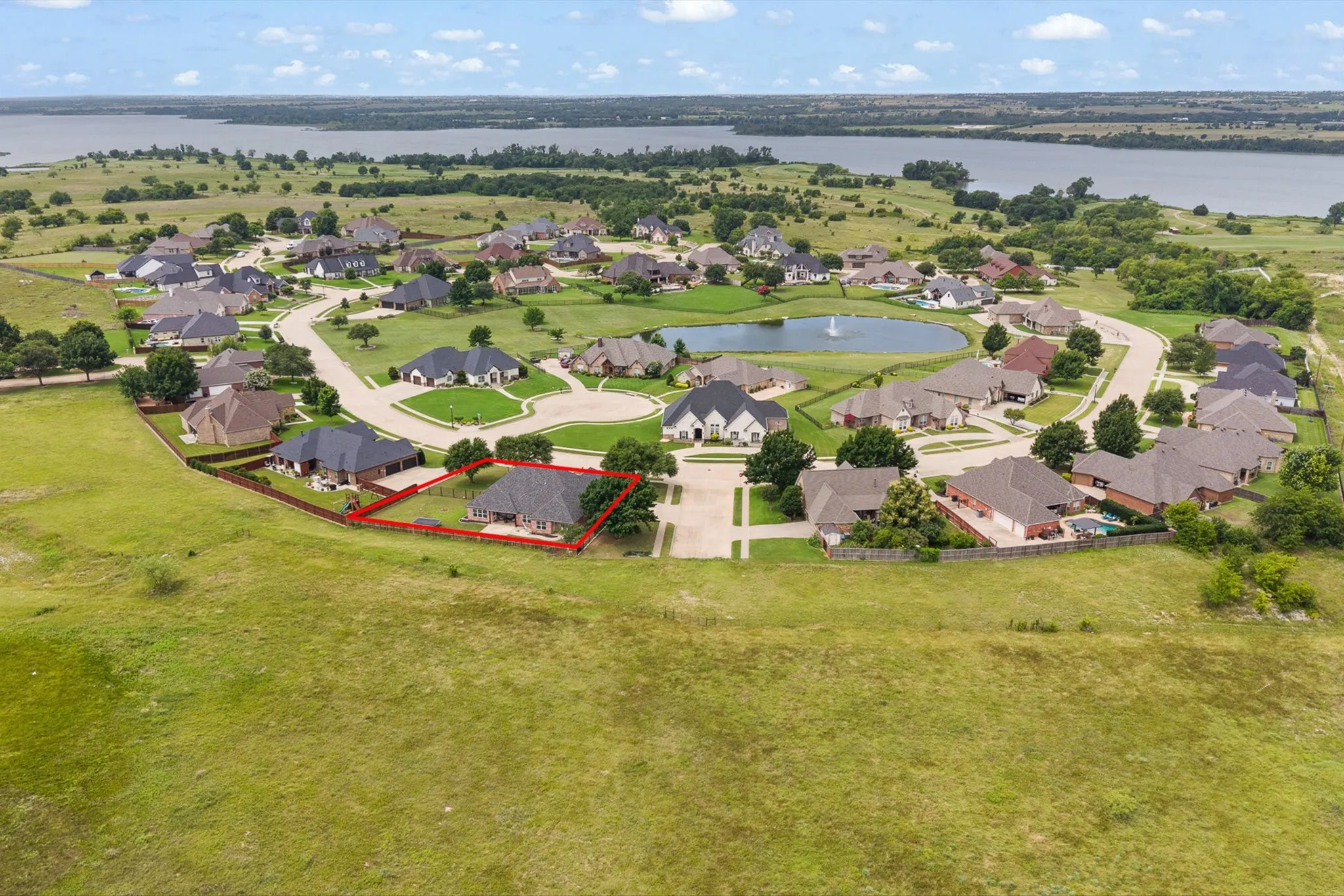 Single Family Residence For Sale in Johnson County , 2211 Nottaway Drive, Cleburne, Texas 76033, 3 Bedroom, 2 Bathroom, 3 Garage spaces, 2,616 Sqft, built in 2007, mls#21312973, Real Estate Agent in Cleburne, Homes For Sale in Johnson county, Homes For Sale in Cleburne, Realtor in Cleburne Texas, Real Estate Brokerage Independent Realty Texas, Luminita Cordes Realtor