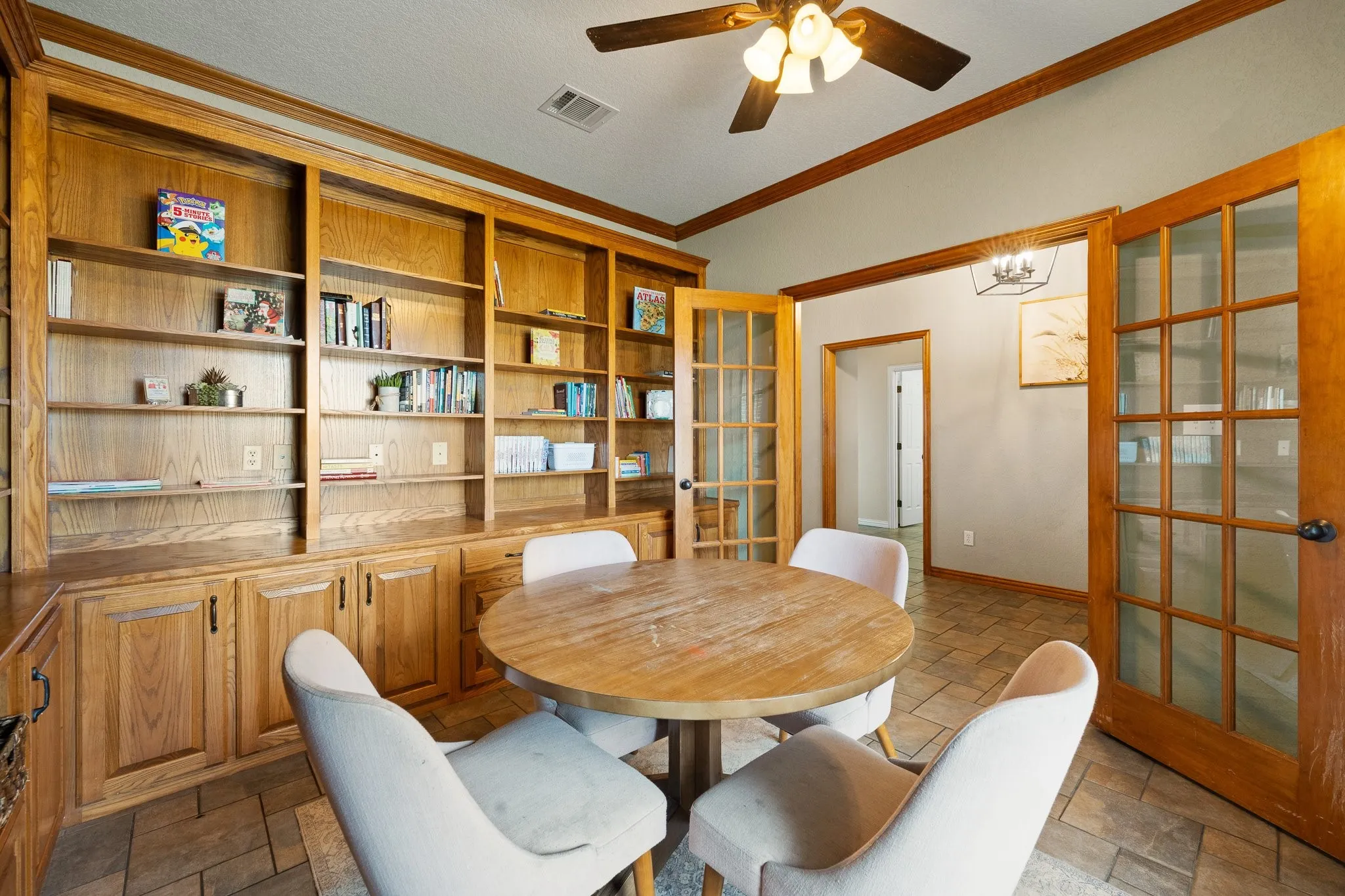 Single Family Residence For Sale in Johnson County , 2211 Nottaway Drive, Cleburne, Texas 76033, 3 Bedroom, 2 Bathroom, 3 Garage spaces, 2,616 Sqft, built in 2007, mls#21312973, Real Estate Agent in Cleburne, Homes For Sale in Johnson county, Homes For Sale in Cleburne, Realtor in Cleburne Texas, Real Estate Brokerage Independent Realty Texas, Luminita Cordes Realtor