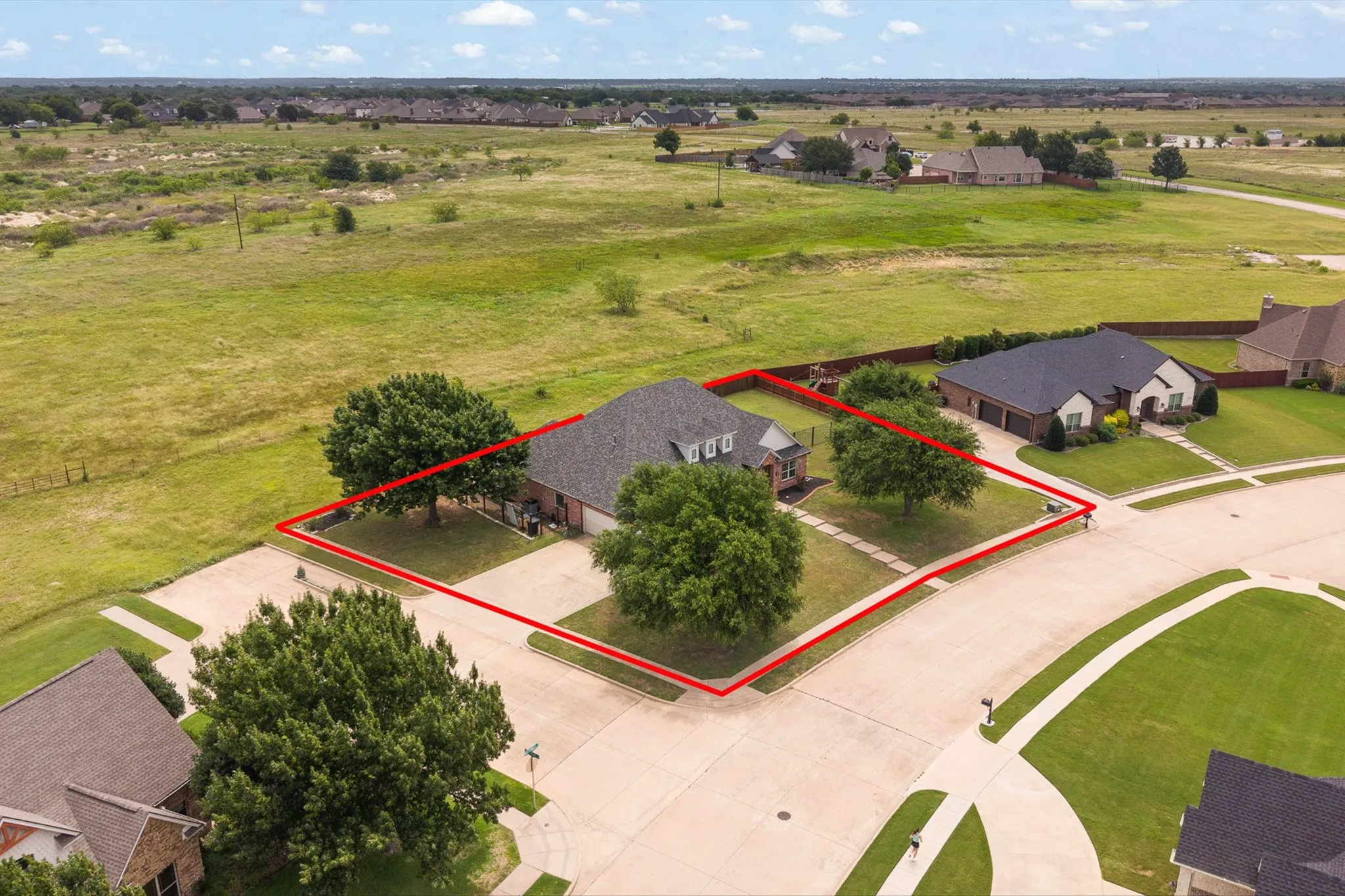Single Family Residence For Sale in Johnson County , 2211 Nottaway Drive, Cleburne, Texas 76033, 3 Bedroom, 2 Bathroom, 3 Garage spaces, 2,616 Sqft, built in 2007, mls#21312973, Real Estate Agent in Cleburne, Homes For Sale in Johnson county, Homes For Sale in Cleburne, Realtor in Cleburne Texas, Real Estate Brokerage Independent Realty Texas, Luminita Cordes Realtor