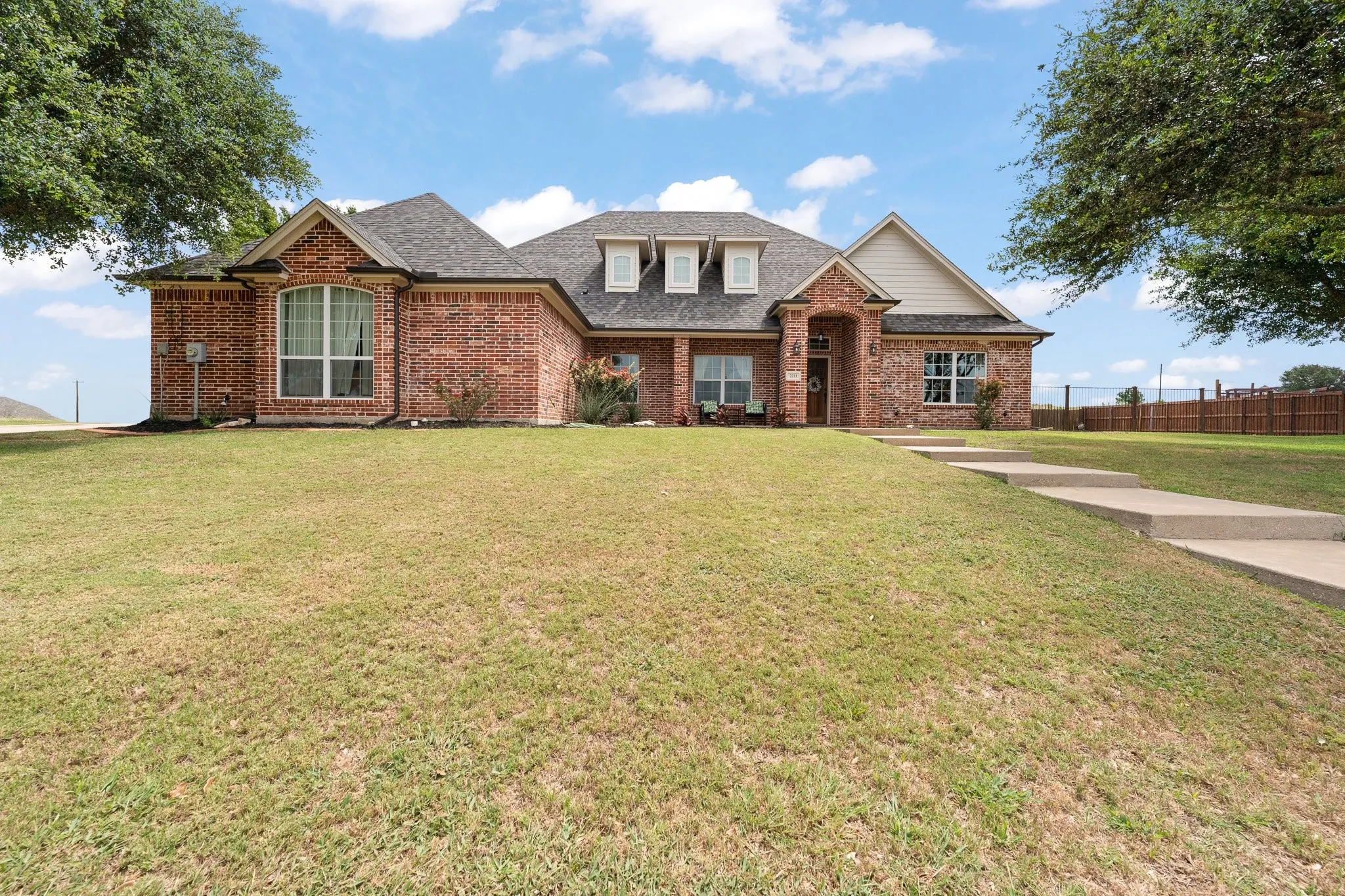 Single Family Residence For Sale in Johnson County , 2211 Nottaway Drive, Cleburne, Texas 76033, 3 Bedroom, 2 Bathroom, 3 Garage spaces, 2,616 Sqft, built in 2007, mls#21312973, Real Estate Agent in Cleburne, Homes For Sale in Johnson county, Homes For Sale in Cleburne, Realtor in Cleburne Texas, Real Estate Brokerage Independent Realty Texas, Luminita Cordes Realtor