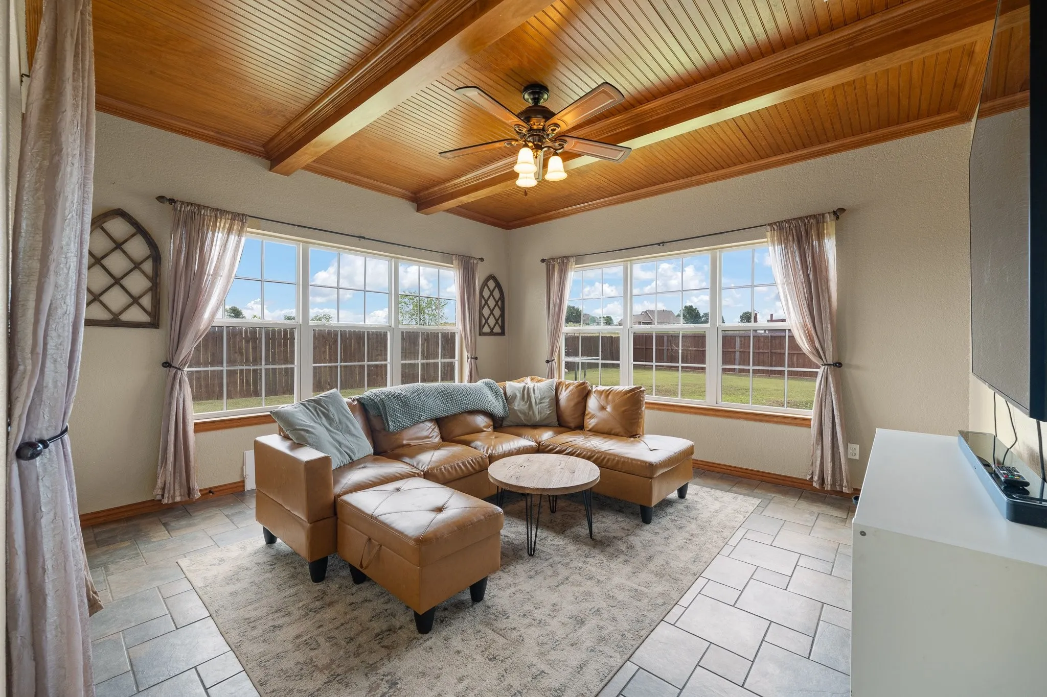 Single Family Residence For Sale in Johnson County , 2211 Nottaway Drive, Cleburne, Texas 76033, 3 Bedroom, 2 Bathroom, 3 Garage spaces, 2,616 Sqft, built in 2007, mls#21312973, Real Estate Agent in Cleburne, Homes For Sale in Johnson county, Homes For Sale in Cleburne, Realtor in Cleburne Texas, Real Estate Brokerage Independent Realty Texas, Luminita Cordes Realtor