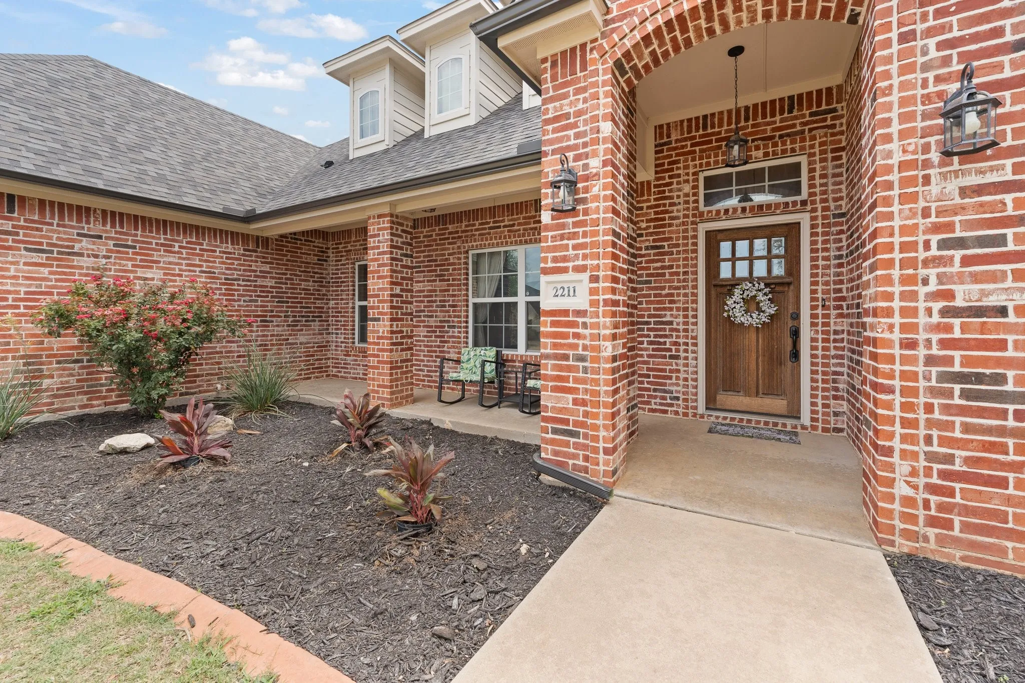 Single Family Residence For Sale in Johnson County , 2211 Nottaway Drive, Cleburne, Texas 76033, 3 Bedroom, 2 Bathroom, 3 Garage spaces, 2,616 Sqft, built in 2007, mls#21312973, Real Estate Agent in Cleburne, Homes For Sale in Johnson county, Homes For Sale in Cleburne, Realtor in Cleburne Texas, Real Estate Brokerage Independent Realty Texas, Luminita Cordes Realtor