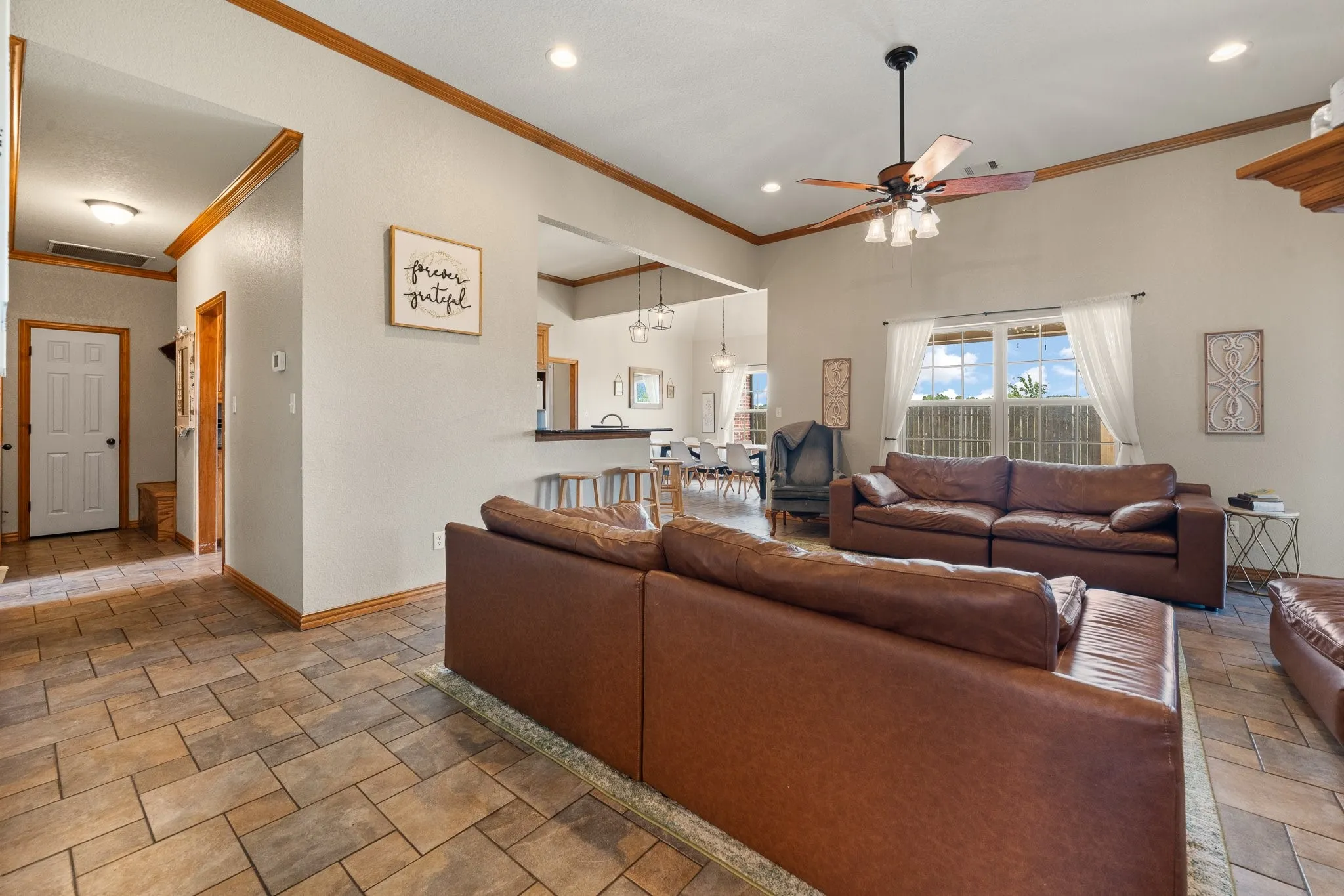 Single Family Residence For Sale in Johnson County , 2211 Nottaway Drive, Cleburne, Texas 76033, 3 Bedroom, 2 Bathroom, 3 Garage spaces, 2,616 Sqft, built in 2007, mls#21312973, Real Estate Agent in Cleburne, Homes For Sale in Johnson county, Homes For Sale in Cleburne, Realtor in Cleburne Texas, Real Estate Brokerage Independent Realty Texas, Luminita Cordes Realtor