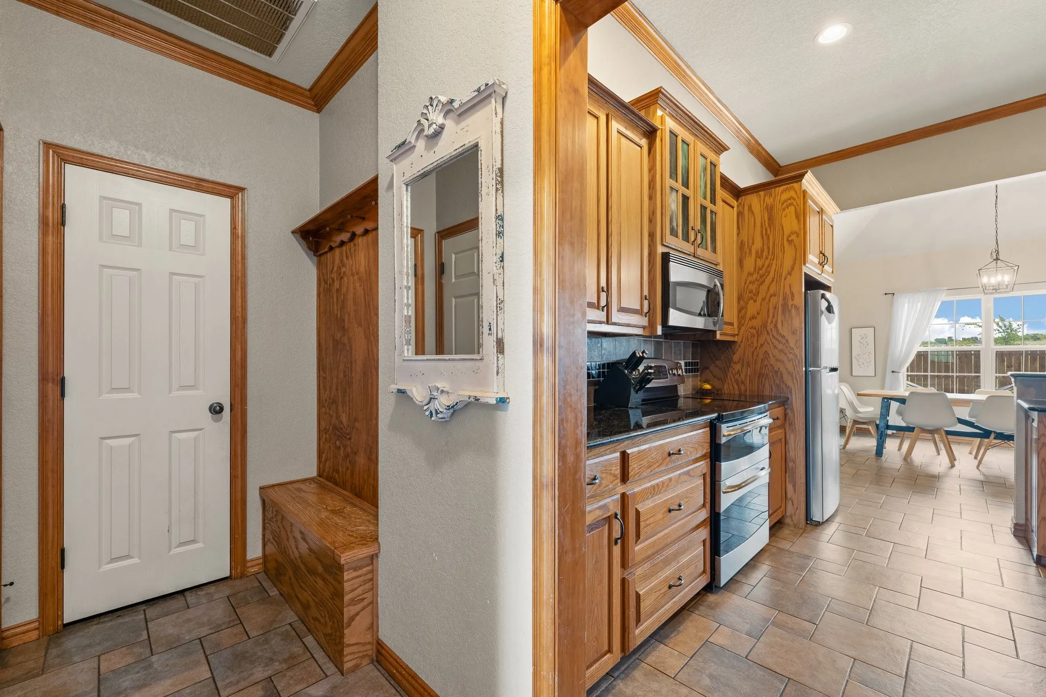 Single Family Residence For Sale in Johnson County , 2211 Nottaway Drive, Cleburne, Texas 76033, 3 Bedroom, 2 Bathroom, 3 Garage spaces, 2,616 Sqft, built in 2007, mls#21312973, Real Estate Agent in Cleburne, Homes For Sale in Johnson county, Homes For Sale in Cleburne, Realtor in Cleburne Texas, Real Estate Brokerage Independent Realty Texas, Luminita Cordes Realtor