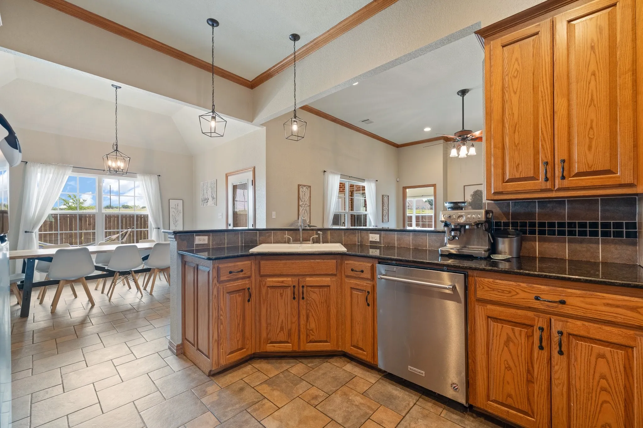 Single Family Residence For Sale in Johnson County , 2211 Nottaway Drive, Cleburne, Texas 76033, 3 Bedroom, 2 Bathroom, 3 Garage spaces, 2,616 Sqft, built in 2007, mls#21312973, Real Estate Agent in Cleburne, Homes For Sale in Johnson county, Homes For Sale in Cleburne, Realtor in Cleburne Texas, Real Estate Brokerage Independent Realty Texas, Luminita Cordes Realtor