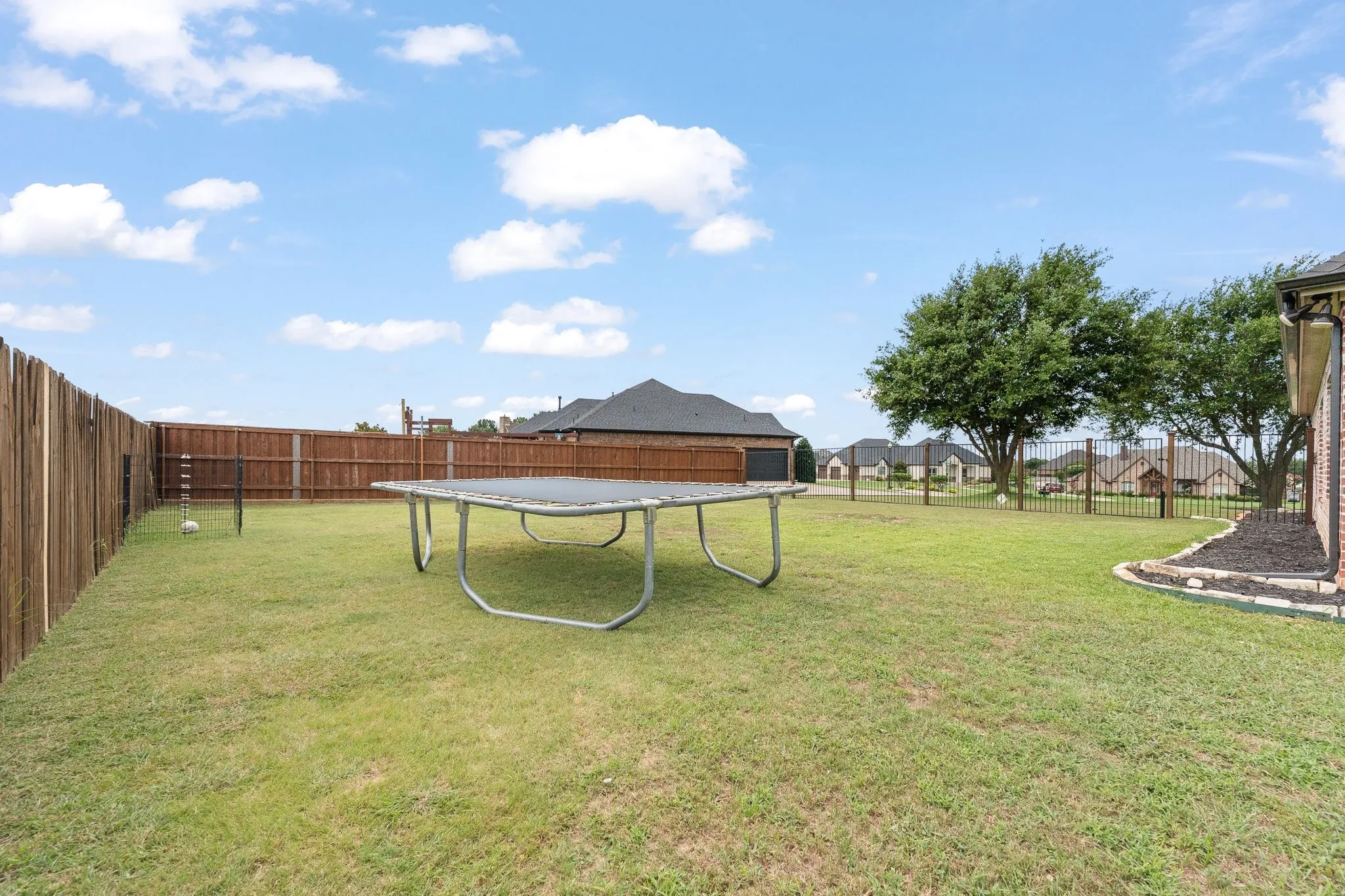 Single Family Residence For Sale in Johnson County , 2211 Nottaway Drive, Cleburne, Texas 76033, 3 Bedroom, 2 Bathroom, 3 Garage spaces, 2,616 Sqft, built in 2007, mls#21312973, Real Estate Agent in Cleburne, Homes For Sale in Johnson county, Homes For Sale in Cleburne, Realtor in Cleburne Texas, Real Estate Brokerage Independent Realty Texas, Luminita Cordes Realtor