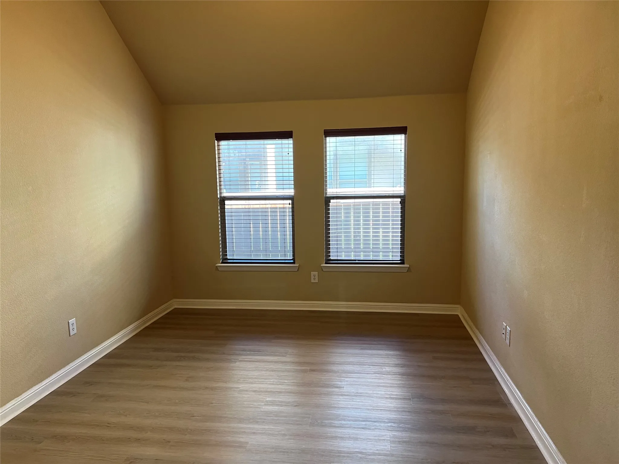 Single Family Residence For Rent in Denton County , 1405 Nightingale Drive, Aubrey, Texas 76227, 4 Bedroom, 2 Bathroom, 3 Garage spaces, 1,861 Sqft, built in 2011, mls#21313763, Real Estate Agent in Aubrey, Homes For Rent in Denton county, Homes For Rent in Aubrey, Realtor in Aubrey Texas, Real Estate Brokerage Independent Realty Texas, Luminita Cordes Realtor