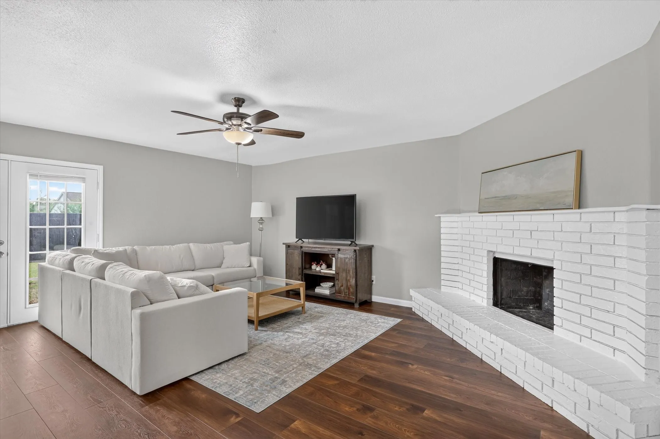 Single Family Residence For Sale in Dallas County , 1109 Coffeyville Trail, Grand Prairie, Texas 75052, 3 Bedroom, 2 Bathroom, 2 Garage spaces, 1,455 Sqft, built in 1980, mls#21311642, Real Estate Agent in Grand Prairie, Homes For Sale in Dallas county, Homes For Sale in Grand Prairie, Realtor in Grand Prairie Texas, Real Estate Brokerage Independent Realty Texas, Luminita Cordes Realtor
