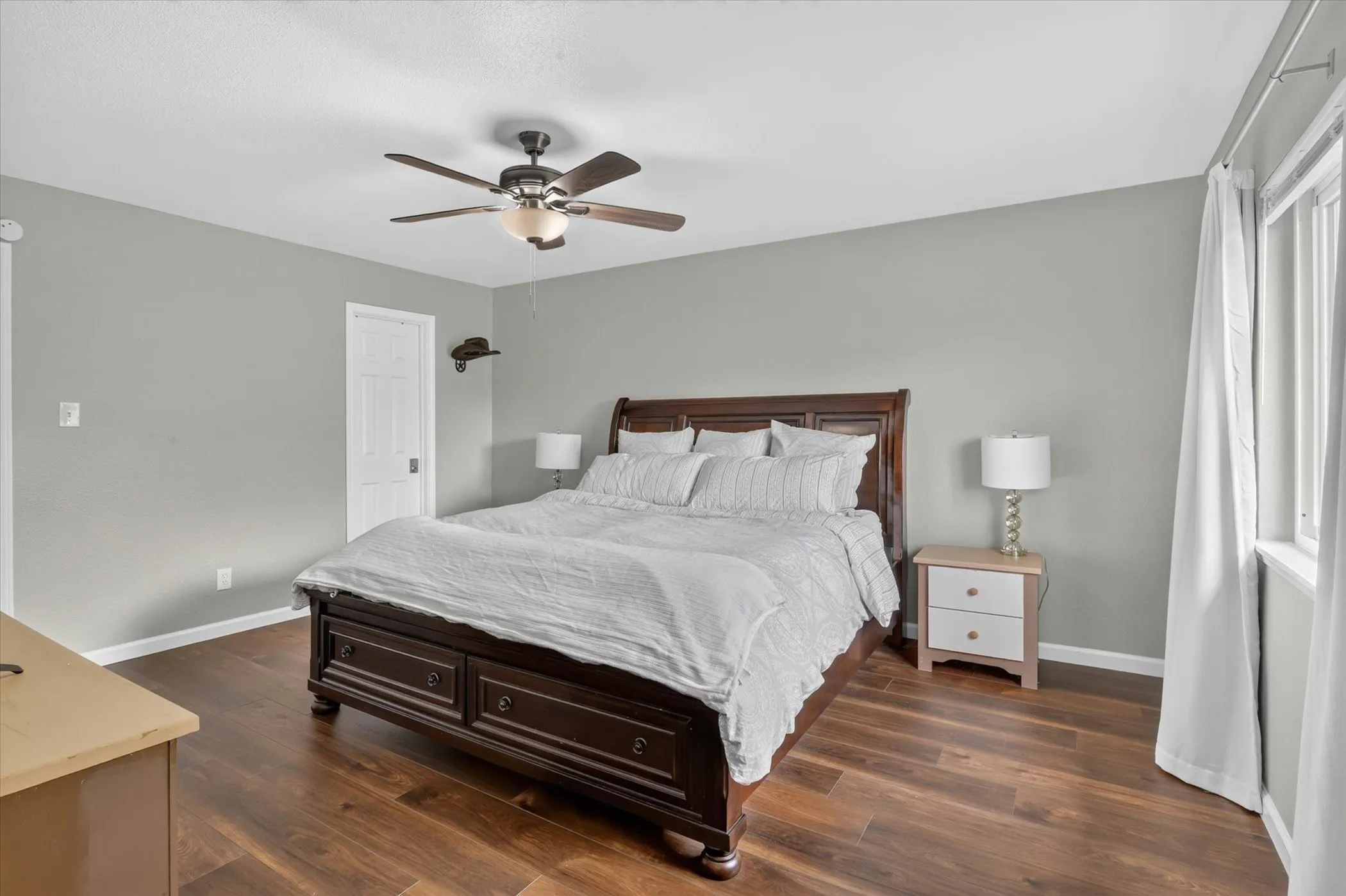 Single Family Residence For Sale in Dallas County , 1109 Coffeyville Trail, Grand Prairie, Texas 75052, 3 Bedroom, 2 Bathroom, 2 Garage spaces, 1,455 Sqft, built in 1980, mls#21311642, Real Estate Agent in Grand Prairie, Homes For Sale in Dallas county, Homes For Sale in Grand Prairie, Realtor in Grand Prairie Texas, Real Estate Brokerage Independent Realty Texas, Luminita Cordes Realtor