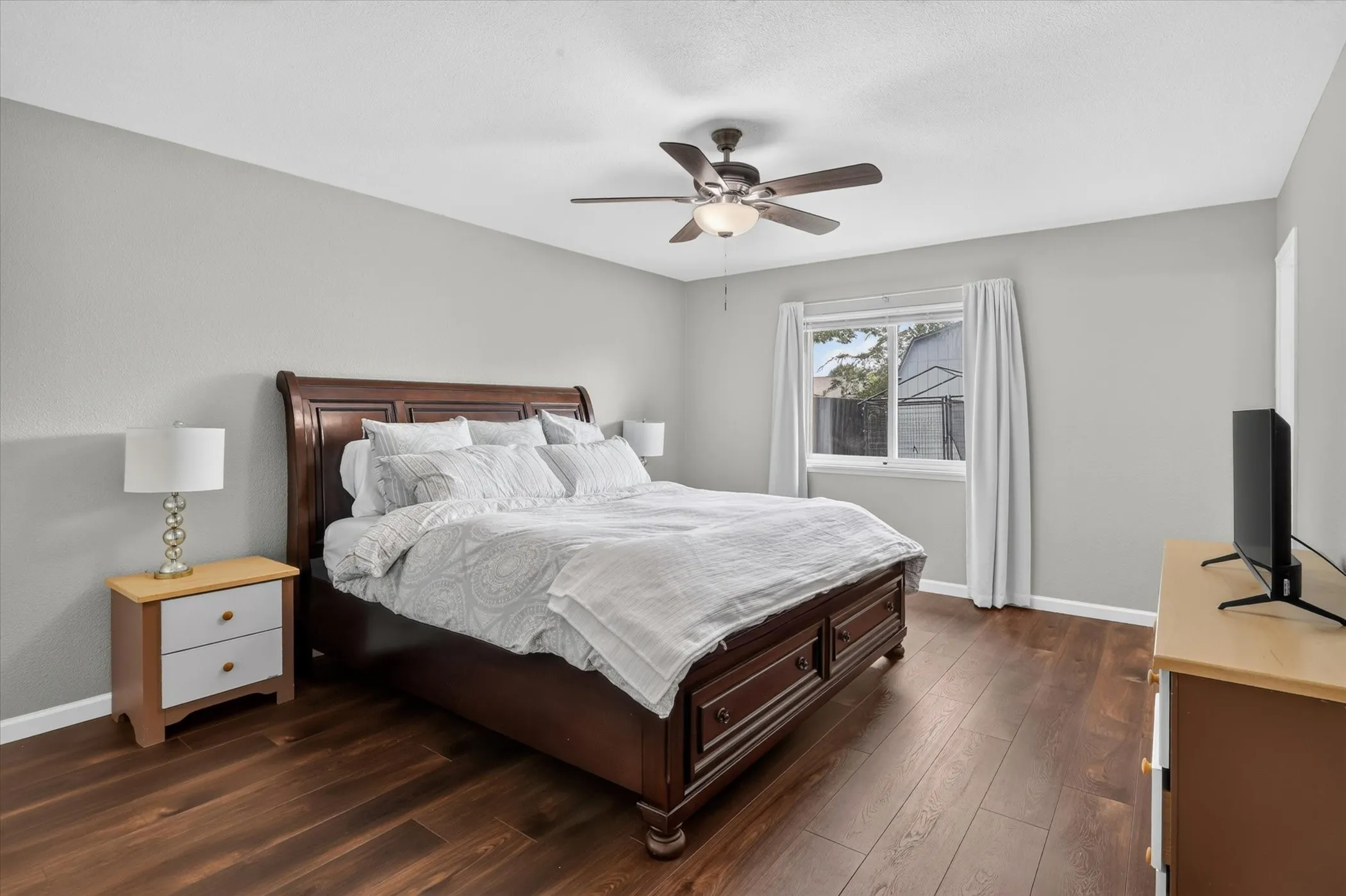 Single Family Residence For Sale in Dallas County , 1109 Coffeyville Trail, Grand Prairie, Texas 75052, 3 Bedroom, 2 Bathroom, 2 Garage spaces, 1,455 Sqft, built in 1980, mls#21311642, Real Estate Agent in Grand Prairie, Homes For Sale in Dallas county, Homes For Sale in Grand Prairie, Realtor in Grand Prairie Texas, Real Estate Brokerage Independent Realty Texas, Luminita Cordes Realtor