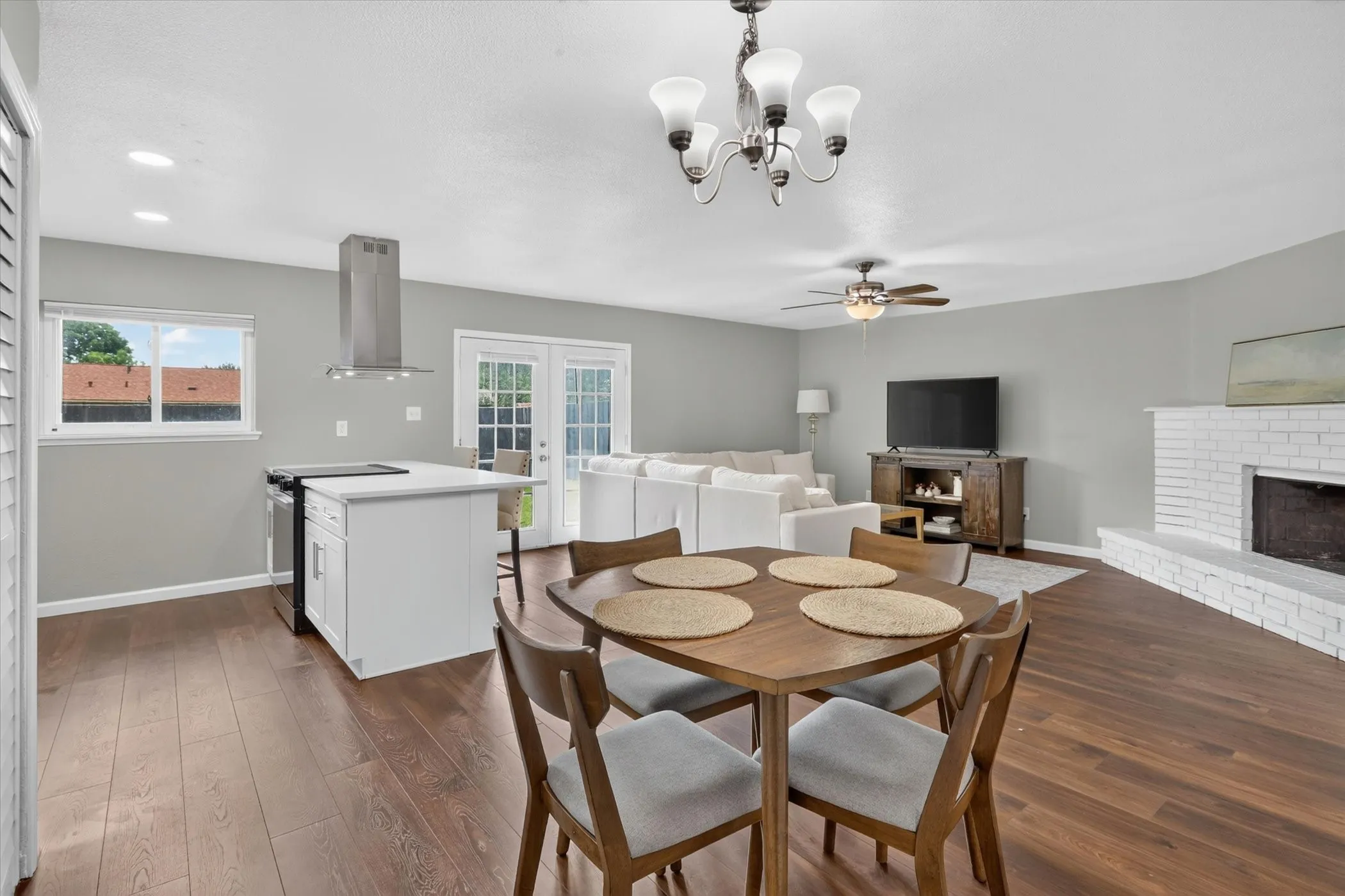 Single Family Residence For Sale in Dallas County , 1109 Coffeyville Trail, Grand Prairie, Texas 75052, 3 Bedroom, 2 Bathroom, 2 Garage spaces, 1,455 Sqft, built in 1980, mls#21311642, Real Estate Agent in Grand Prairie, Homes For Sale in Dallas county, Homes For Sale in Grand Prairie, Realtor in Grand Prairie Texas, Real Estate Brokerage Independent Realty Texas, Luminita Cordes Realtor