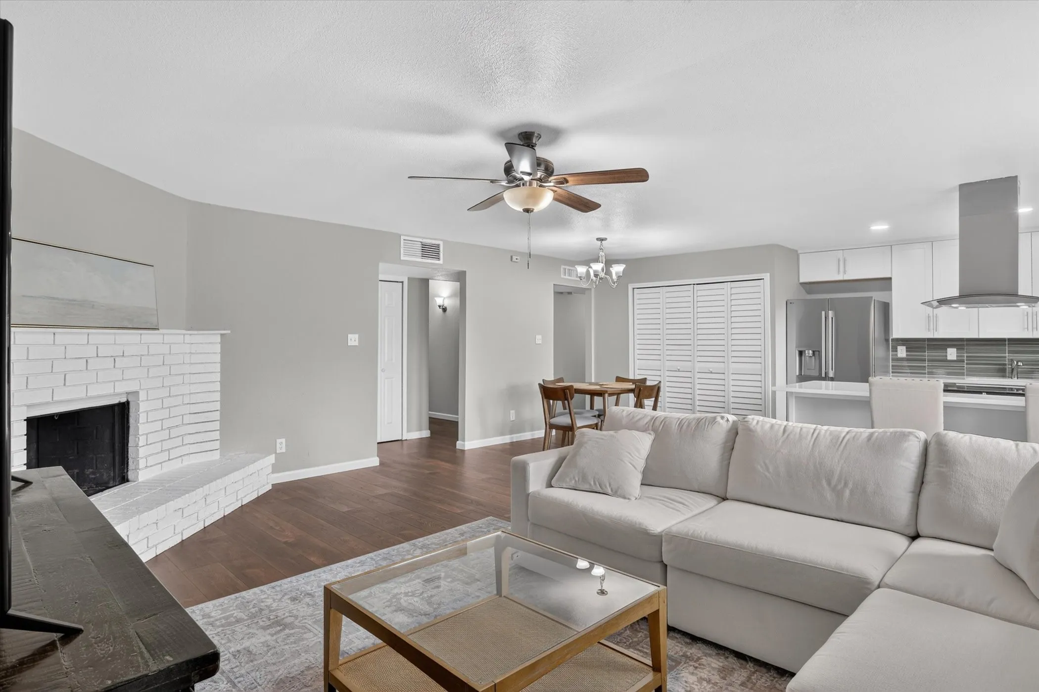 Single Family Residence For Sale in Dallas County , 1109 Coffeyville Trail, Grand Prairie, Texas 75052, 3 Bedroom, 2 Bathroom, 2 Garage spaces, 1,455 Sqft, built in 1980, mls#21311642, Real Estate Agent in Grand Prairie, Homes For Sale in Dallas county, Homes For Sale in Grand Prairie, Realtor in Grand Prairie Texas, Real Estate Brokerage Independent Realty Texas, Luminita Cordes Realtor