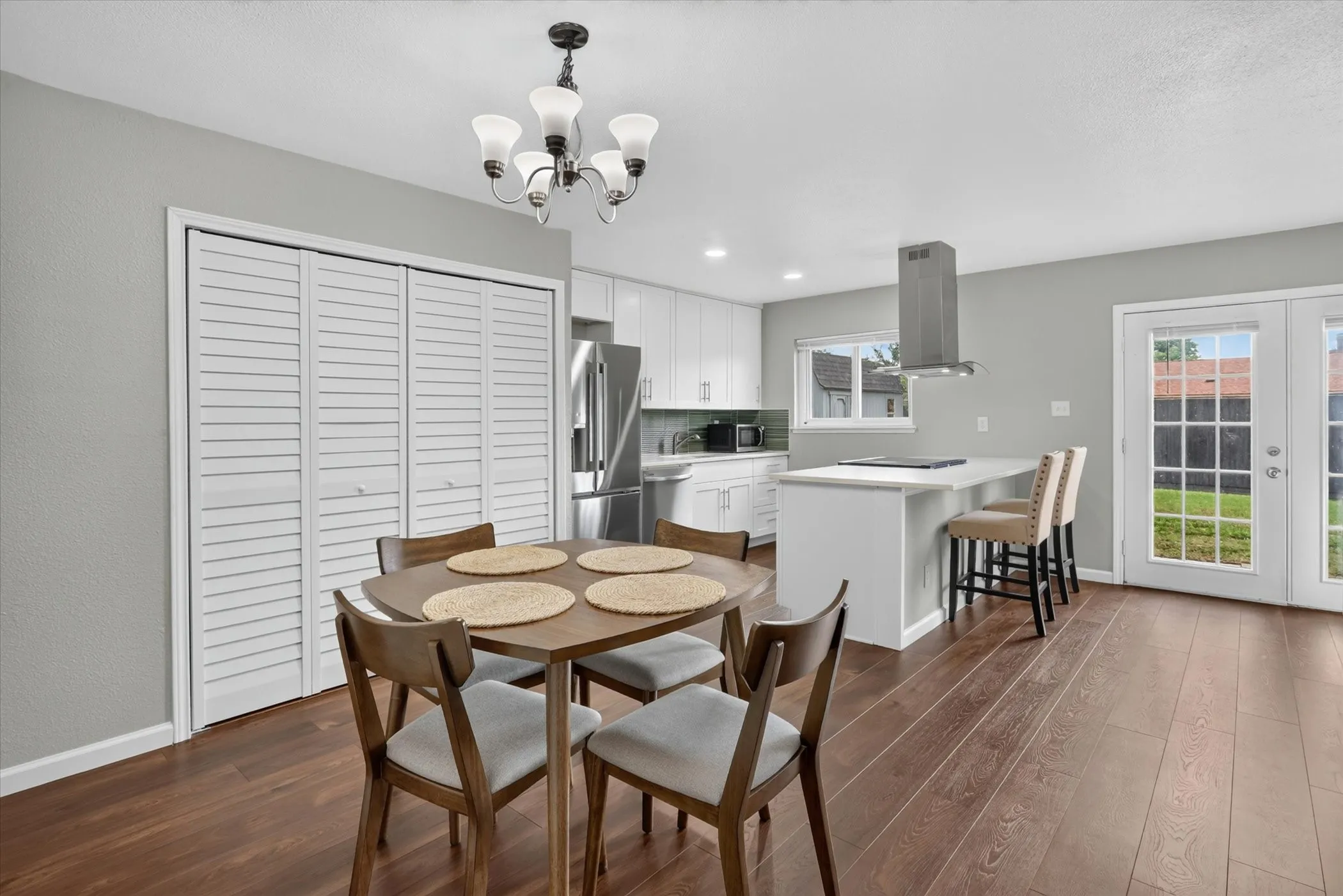 Single Family Residence For Sale in Dallas County , 1109 Coffeyville Trail, Grand Prairie, Texas 75052, 3 Bedroom, 2 Bathroom, 2 Garage spaces, 1,455 Sqft, built in 1980, mls#21311642, Real Estate Agent in Grand Prairie, Homes For Sale in Dallas county, Homes For Sale in Grand Prairie, Realtor in Grand Prairie Texas, Real Estate Brokerage Independent Realty Texas, Luminita Cordes Realtor
