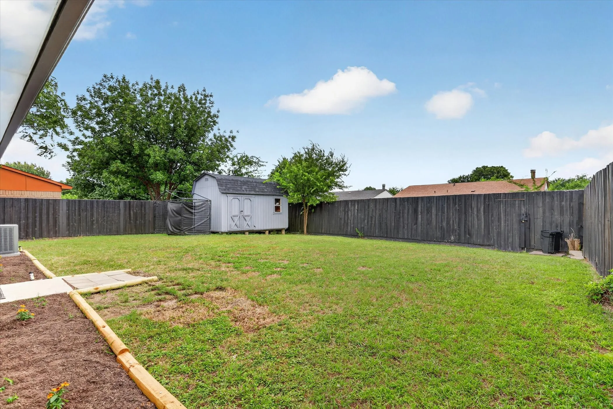 Single Family Residence For Sale in Dallas County , 1109 Coffeyville Trail, Grand Prairie, Texas 75052, 3 Bedroom, 2 Bathroom, 2 Garage spaces, 1,455 Sqft, built in 1980, mls#21311642, Real Estate Agent in Grand Prairie, Homes For Sale in Dallas county, Homes For Sale in Grand Prairie, Realtor in Grand Prairie Texas, Real Estate Brokerage Independent Realty Texas, Luminita Cordes Realtor
