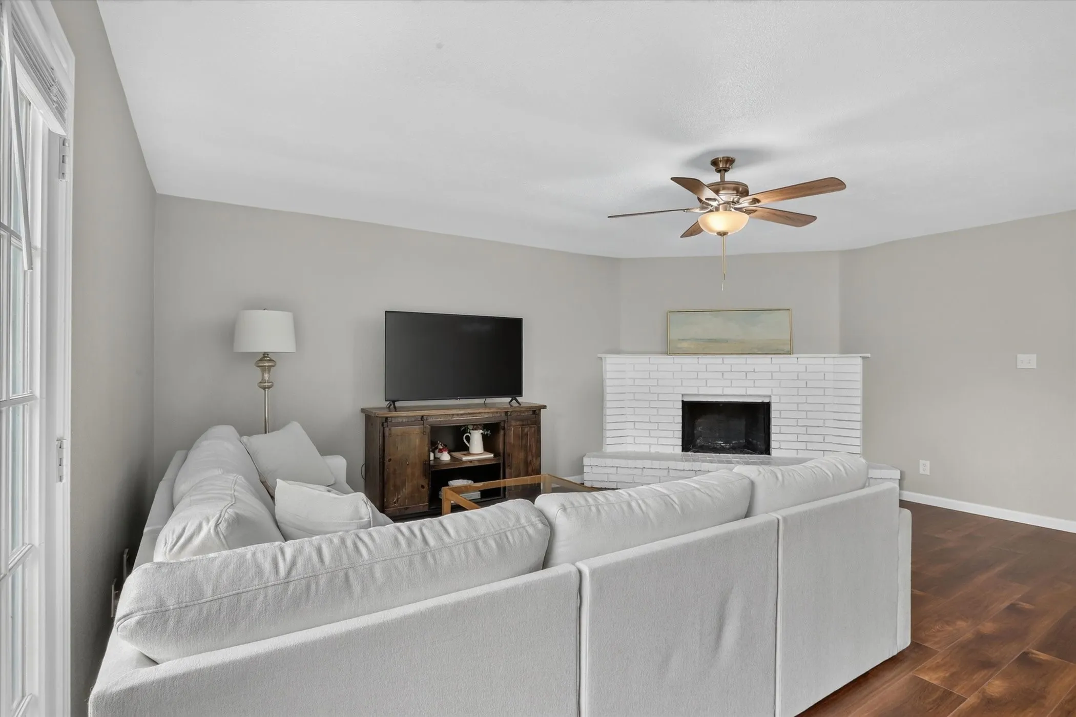 Single Family Residence For Sale in Dallas County , 1109 Coffeyville Trail, Grand Prairie, Texas 75052, 3 Bedroom, 2 Bathroom, 2 Garage spaces, 1,455 Sqft, built in 1980, mls#21311642, Real Estate Agent in Grand Prairie, Homes For Sale in Dallas county, Homes For Sale in Grand Prairie, Realtor in Grand Prairie Texas, Real Estate Brokerage Independent Realty Texas, Luminita Cordes Realtor