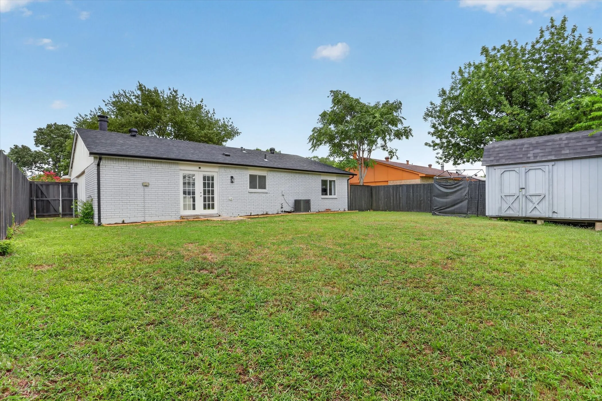Single Family Residence For Sale in Dallas County , 1109 Coffeyville Trail, Grand Prairie, Texas 75052, 3 Bedroom, 2 Bathroom, 2 Garage spaces, 1,455 Sqft, built in 1980, mls#21311642, Real Estate Agent in Grand Prairie, Homes For Sale in Dallas county, Homes For Sale in Grand Prairie, Realtor in Grand Prairie Texas, Real Estate Brokerage Independent Realty Texas, Luminita Cordes Realtor