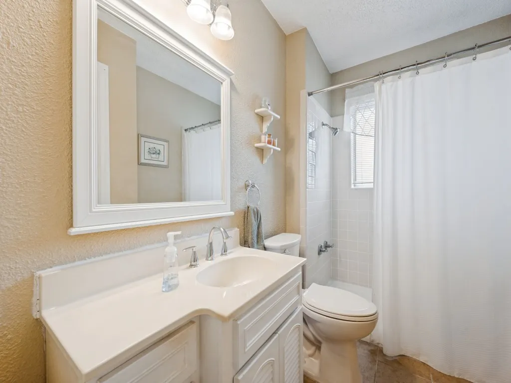 Single Family Residence For Sale in Dallas County , 1604 Pleasant Run Road, Carrollton, Texas 75006, 3 Bedroom, 1 Bathroom, 1 Garage spaces, 1,268 Sqft, built in 1961, mls#21313771, Real Estate Agent in Carrollton, Homes For Sale in Dallas county, Homes For Sale in Carrollton, Realtor in Carrollton Texas, Real Estate Brokerage Independent Realty Texas, Luminita Cordes Realtor