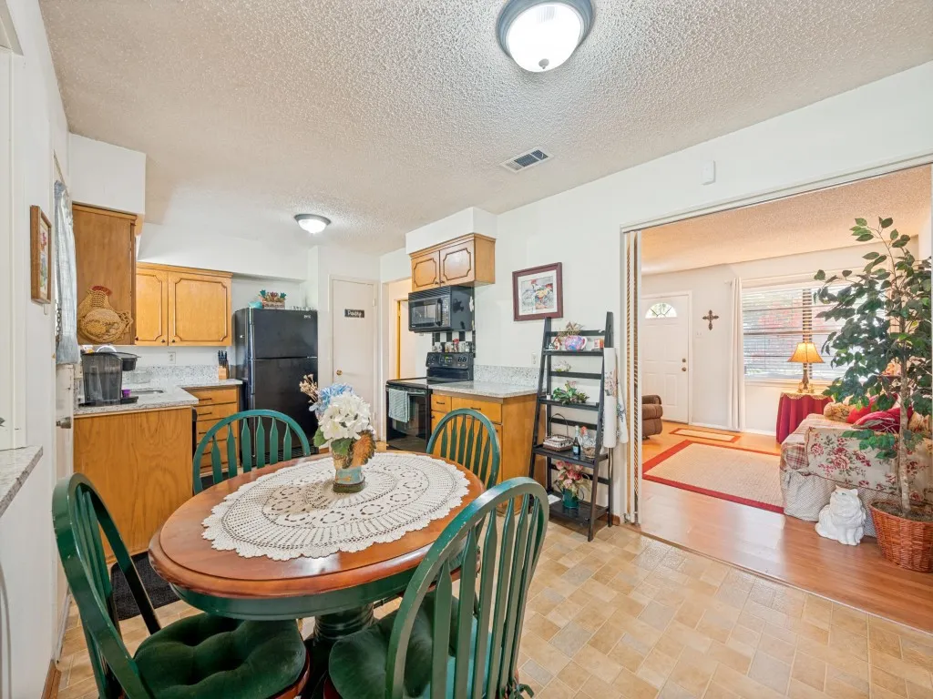 Single Family Residence For Sale in Dallas County , 1604 Pleasant Run Road, Carrollton, Texas 75006, 3 Bedroom, 1 Bathroom, 1 Garage spaces, 1,268 Sqft, built in 1961, mls#21313771, Real Estate Agent in Carrollton, Homes For Sale in Dallas county, Homes For Sale in Carrollton, Realtor in Carrollton Texas, Real Estate Brokerage Independent Realty Texas, Luminita Cordes Realtor