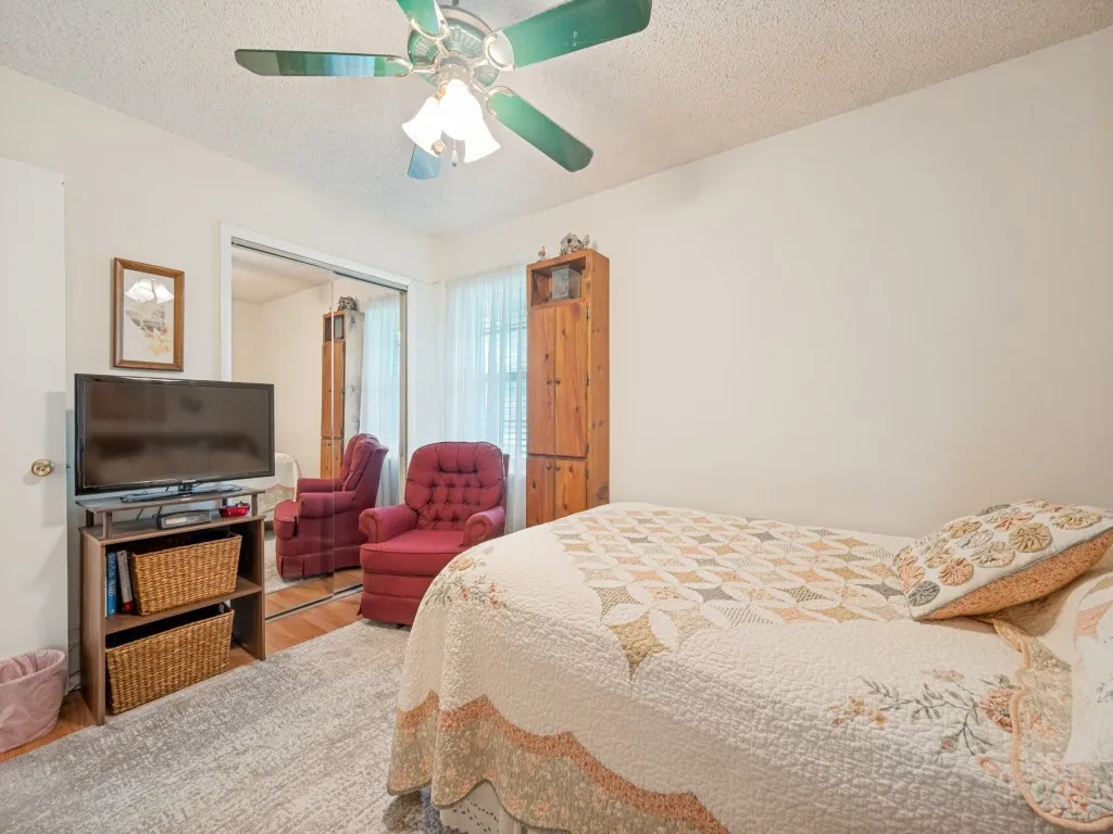 Single Family Residence For Sale in Dallas County , 1604 Pleasant Run Road, Carrollton, Texas 75006, 3 Bedroom, 1 Bathroom, 1 Garage spaces, 1,268 Sqft, built in 1961, mls#21313771, Real Estate Agent in Carrollton, Homes For Sale in Dallas county, Homes For Sale in Carrollton, Realtor in Carrollton Texas, Real Estate Brokerage Independent Realty Texas, Luminita Cordes Realtor
