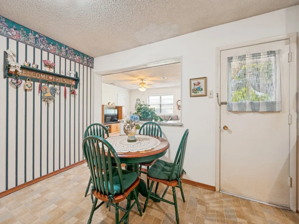 Single Family Residence For Sale in Dallas County , 1604 Pleasant Run Road, Carrollton, Texas 75006, 3 Bedroom, 1 Bathroom, 1 Garage spaces, 1,268 Sqft, built in 1961, mls#21313771, Real Estate Agent in Carrollton, Homes For Sale in Dallas county, Homes For Sale in Carrollton, Realtor in Carrollton Texas, Real Estate Brokerage Independent Realty Texas, Luminita Cordes Realtor