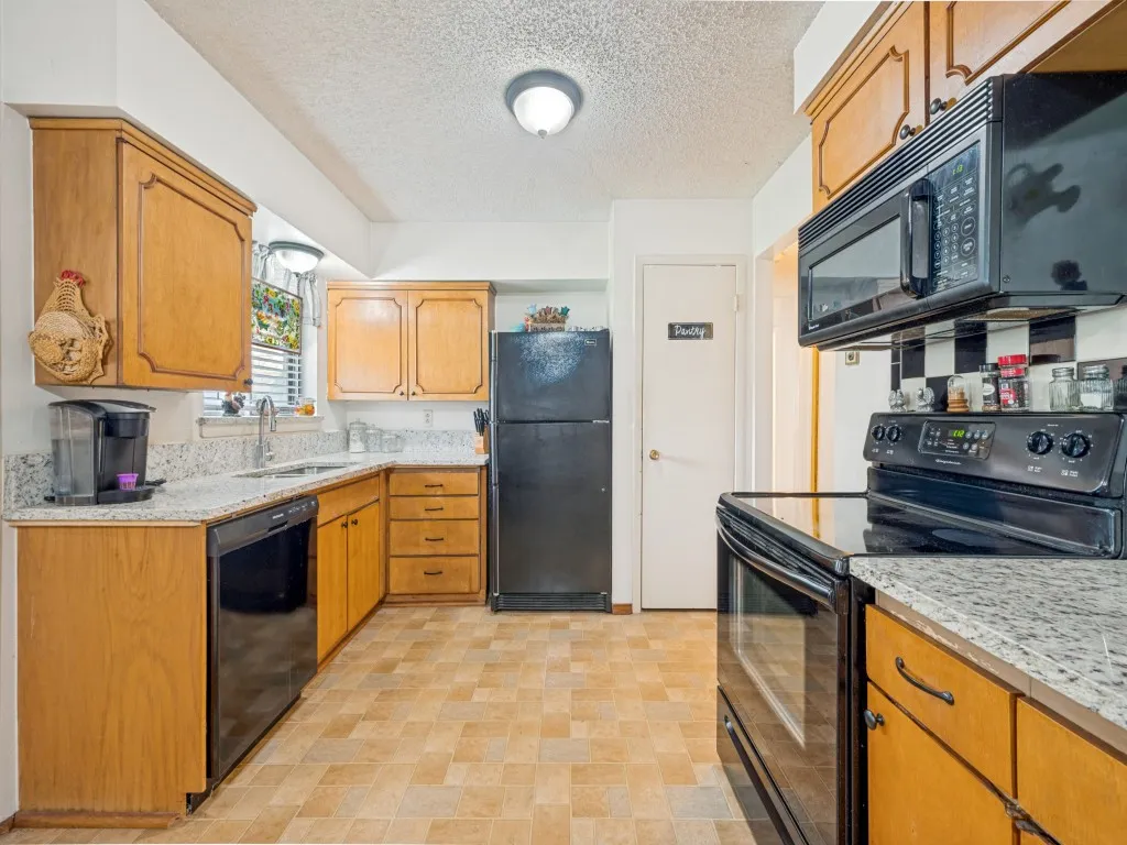 Single Family Residence For Sale in Dallas County , 1604 Pleasant Run Road, Carrollton, Texas 75006, 3 Bedroom, 1 Bathroom, 1 Garage spaces, 1,268 Sqft, built in 1961, mls#21313771, Real Estate Agent in Carrollton, Homes For Sale in Dallas county, Homes For Sale in Carrollton, Realtor in Carrollton Texas, Real Estate Brokerage Independent Realty Texas, Luminita Cordes Realtor