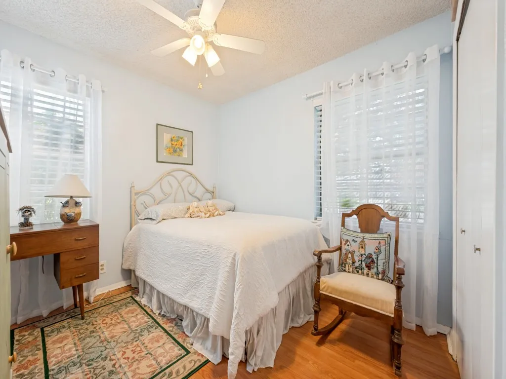 Single Family Residence For Sale in Dallas County , 1604 Pleasant Run Road, Carrollton, Texas 75006, 3 Bedroom, 1 Bathroom, 1 Garage spaces, 1,268 Sqft, built in 1961, mls#21313771, Real Estate Agent in Carrollton, Homes For Sale in Dallas county, Homes For Sale in Carrollton, Realtor in Carrollton Texas, Real Estate Brokerage Independent Realty Texas, Luminita Cordes Realtor