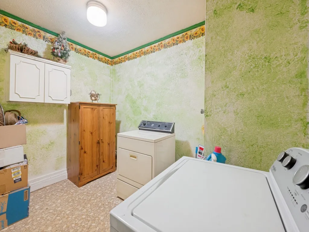 Single Family Residence For Sale in Dallas County , 1604 Pleasant Run Road, Carrollton, Texas 75006, 3 Bedroom, 1 Bathroom, 1 Garage spaces, 1,268 Sqft, built in 1961, mls#21313771, Real Estate Agent in Carrollton, Homes For Sale in Dallas county, Homes For Sale in Carrollton, Realtor in Carrollton Texas, Real Estate Brokerage Independent Realty Texas, Luminita Cordes Realtor
