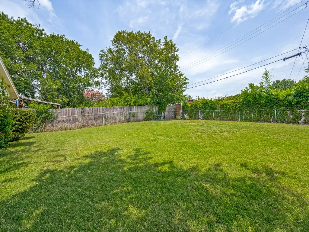Single Family Residence For Sale in Dallas County , 1604 Pleasant Run Road, Carrollton, Texas 75006, 3 Bedroom, 1 Bathroom, 1 Garage spaces, 1,268 Sqft, built in 1961, mls#21313771, Real Estate Agent in Carrollton, Homes For Sale in Dallas county, Homes For Sale in Carrollton, Realtor in Carrollton Texas, Real Estate Brokerage Independent Realty Texas, Luminita Cordes Realtor