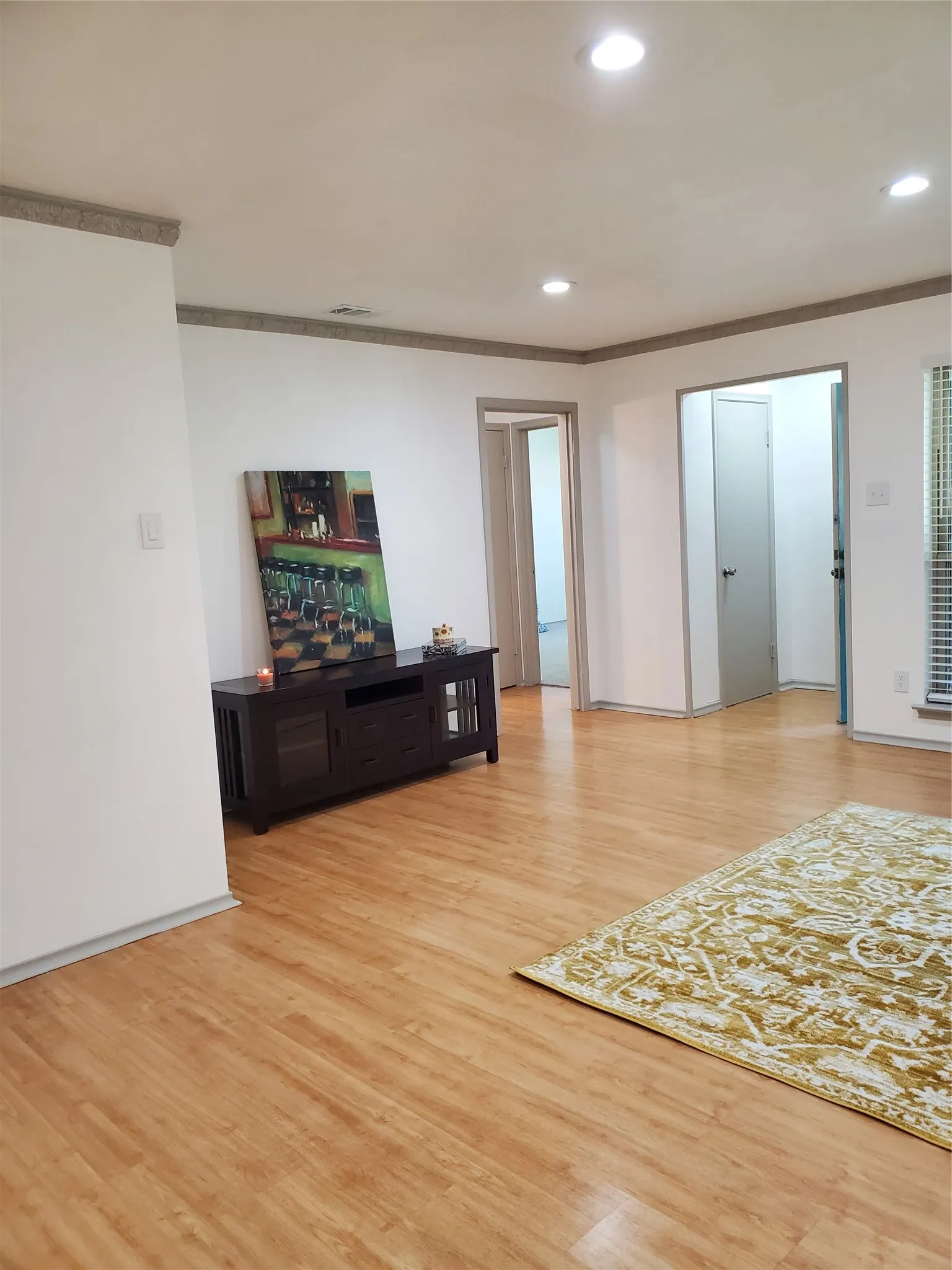7424 Living Room