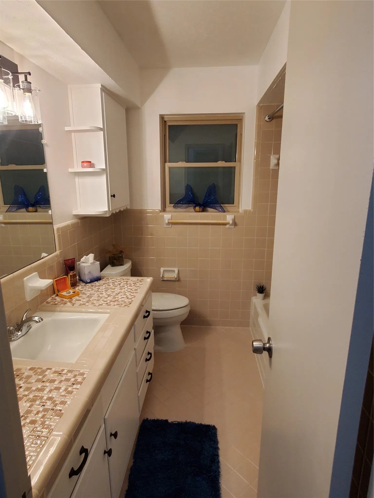 7424 Guest Bathroom
