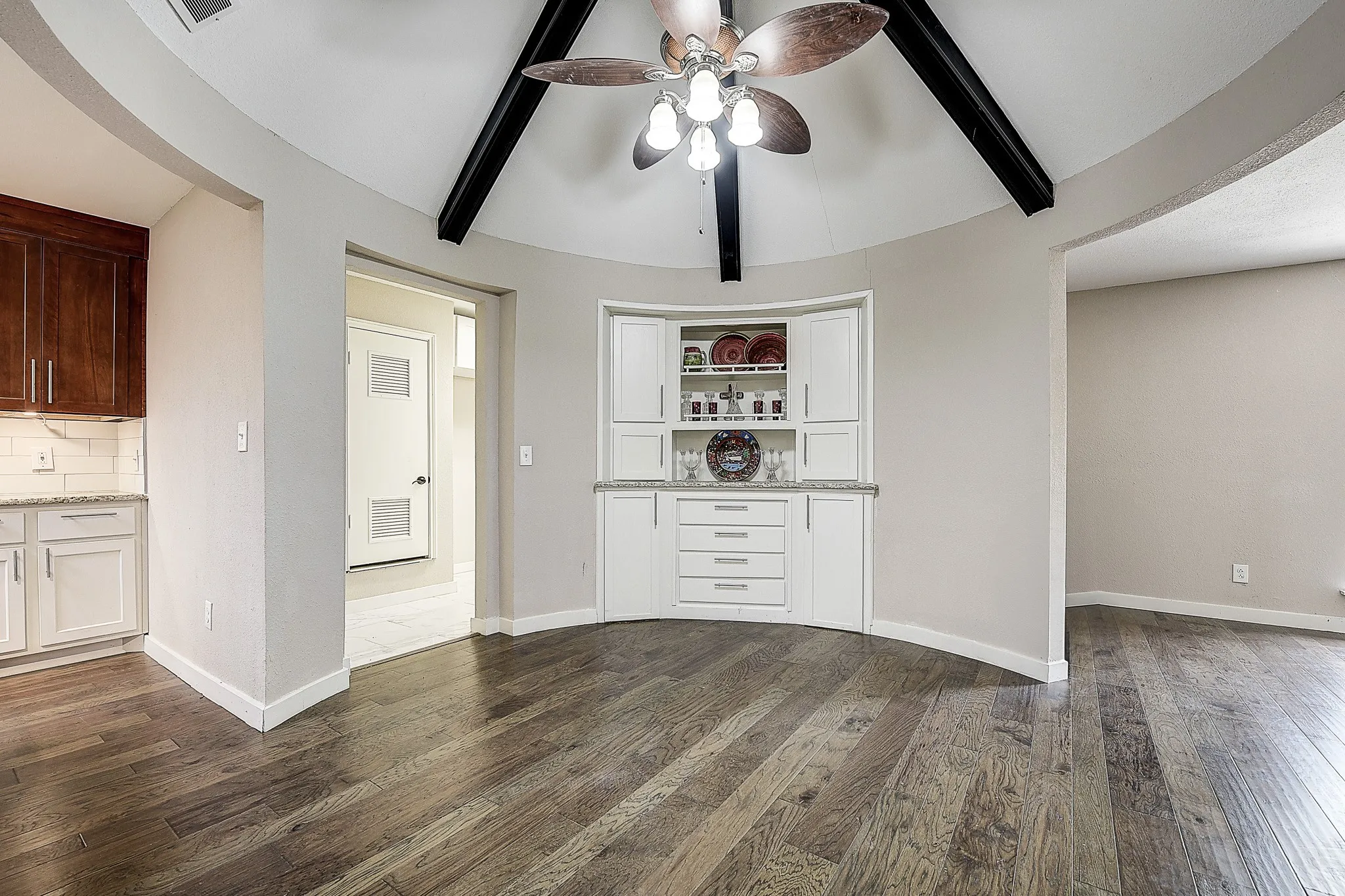 Single Family Residence For Sale in Collin County , 2225 Stone Creek Drive, Plano, Texas 75075, 4 Bedroom, 3 Bathroom, 2 Garage spaces, 2,842 Sqft, built in 1974, mls#21296278, Real Estate Agent in Plano, Homes For Sale in Collin county, Homes For Sale in Plano, Realtor in Plano Texas, Real Estate Brokerage Independent Realty Texas, Luminita Cordes Realtor