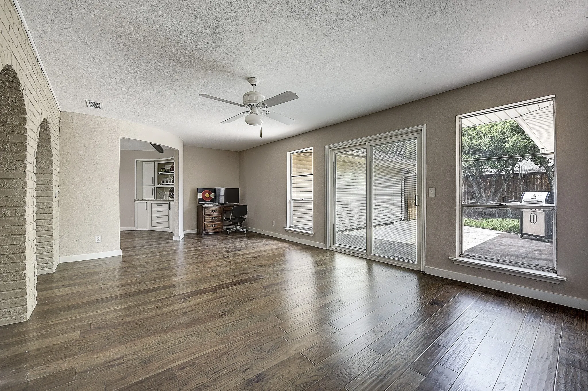 Single Family Residence For Sale in Collin County , 2225 Stone Creek Drive, Plano, Texas 75075, 4 Bedroom, 3 Bathroom, 2 Garage spaces, 2,842 Sqft, built in 1974, mls#21296278, Real Estate Agent in Plano, Homes For Sale in Collin county, Homes For Sale in Plano, Realtor in Plano Texas, Real Estate Brokerage Independent Realty Texas, Luminita Cordes Realtor