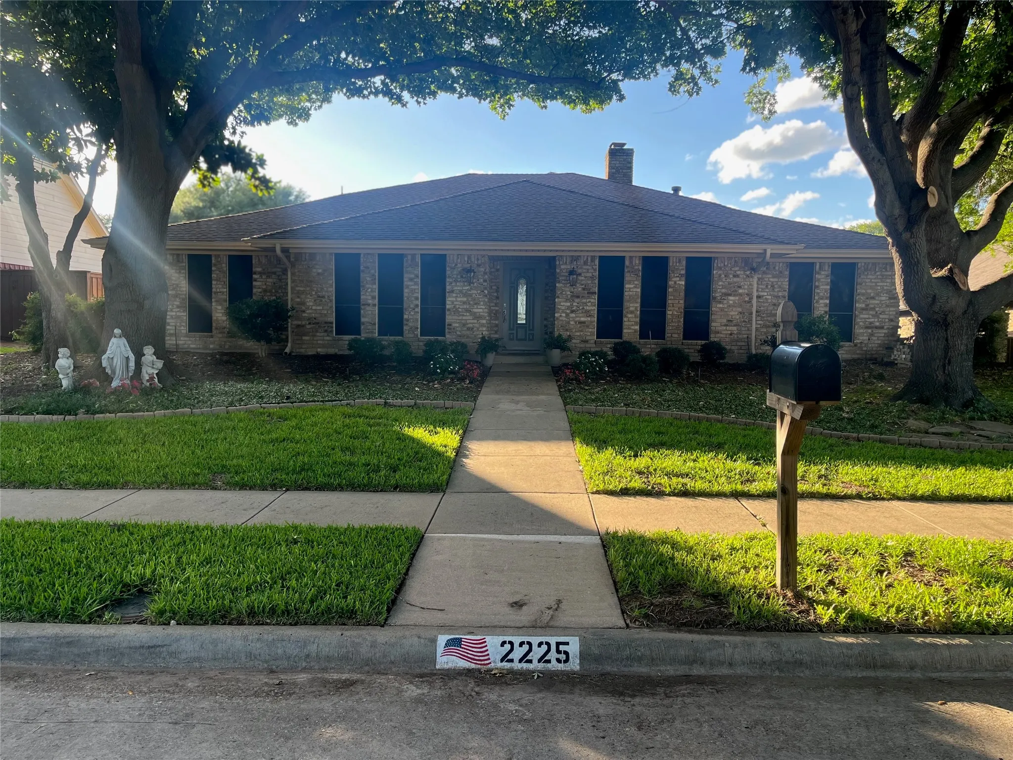 Single Family Residence For Sale in Collin County , 2225 Stone Creek Drive, Plano, Texas 75075, 4 Bedroom, 3 Bathroom, 2 Garage spaces, 2,842 Sqft, built in 1974, mls#21296278, Real Estate Agent in Plano, Homes For Sale in Collin county, Homes For Sale in Plano, Realtor in Plano Texas, Real Estate Brokerage Independent Realty Texas, Luminita Cordes Realtor