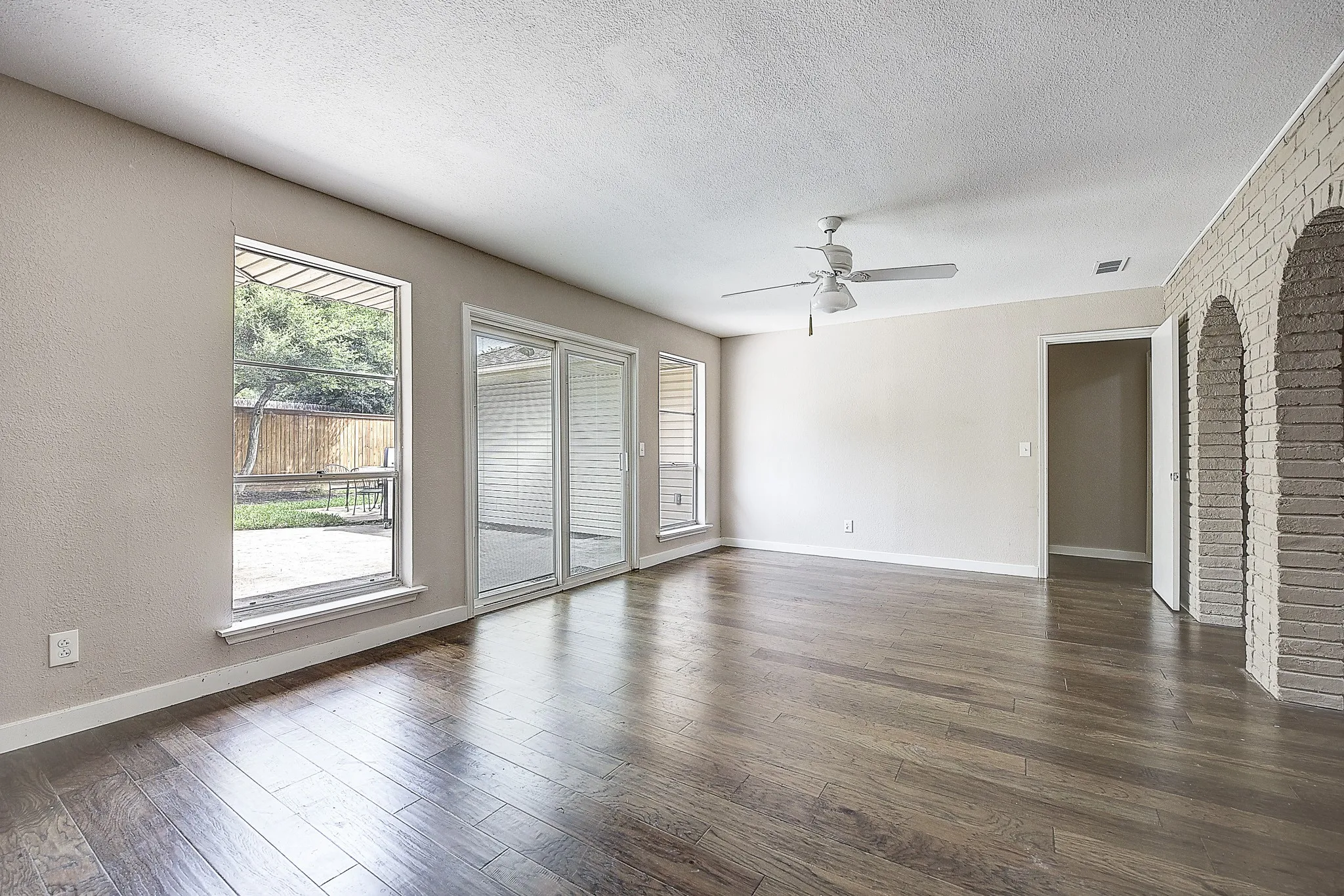 Single Family Residence For Sale in Collin County , 2225 Stone Creek Drive, Plano, Texas 75075, 4 Bedroom, 3 Bathroom, 2 Garage spaces, 2,842 Sqft, built in 1974, mls#21296278, Real Estate Agent in Plano, Homes For Sale in Collin county, Homes For Sale in Plano, Realtor in Plano Texas, Real Estate Brokerage Independent Realty Texas, Luminita Cordes Realtor