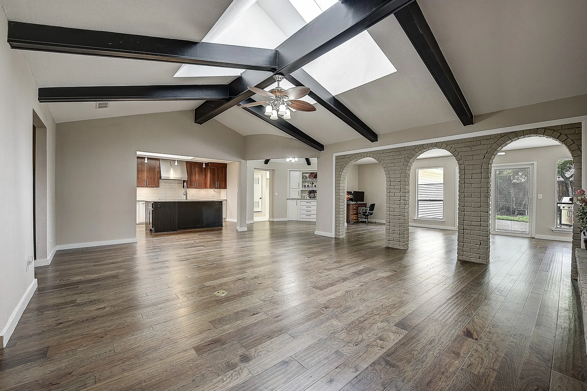 Single Family Residence For Sale in Collin County , 2225 Stone Creek Drive, Plano, Texas 75075, 4 Bedroom, 3 Bathroom, 2 Garage spaces, 2,842 Sqft, built in 1974, mls#21296278, Real Estate Agent in Plano, Homes For Sale in Collin county, Homes For Sale in Plano, Realtor in Plano Texas, Real Estate Brokerage Independent Realty Texas, Luminita Cordes Realtor