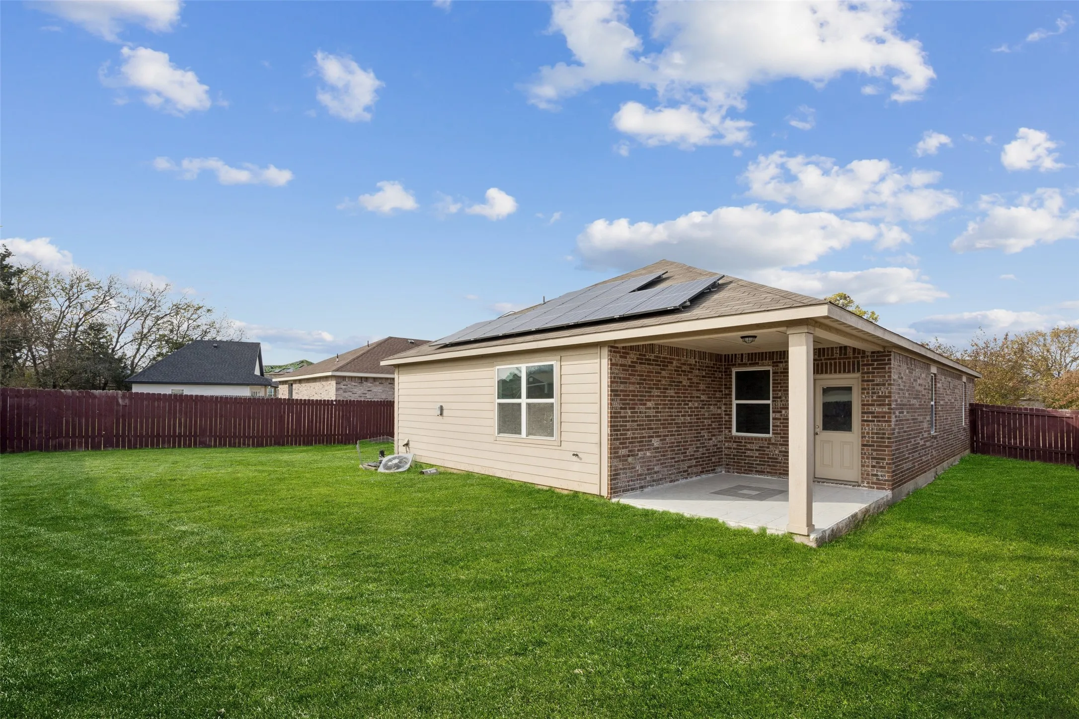 Single Family Residence For Sale in Dallas County , 1020 Walnut Ridge Drive, Hutchins, Texas 75141, 3 Bedroom, 2 Bathroom, 2 Garage spaces, 1,596 Sqft, built in 2018, mls#21309426, Real Estate Agent in Hutchins, Homes For Sale in Dallas county, Homes For Sale in Hutchins, Realtor in Hutchins Texas, Real Estate Brokerage Independent Realty Texas, Luminita Cordes Realtor