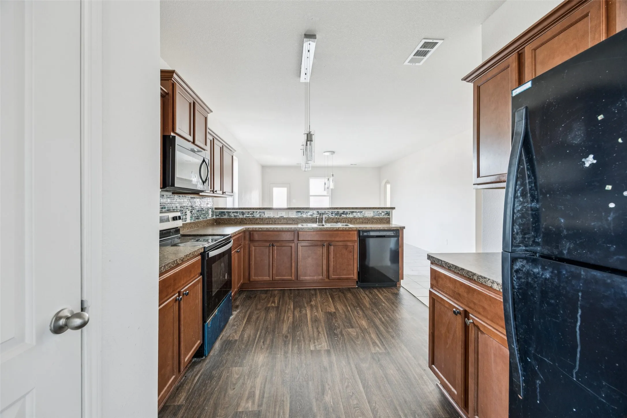 Single Family Residence For Sale in Dallas County , 1020 Walnut Ridge Drive, Hutchins, Texas 75141, 3 Bedroom, 2 Bathroom, 2 Garage spaces, 1,596 Sqft, built in 2018, mls#21309426, Real Estate Agent in Hutchins, Homes For Sale in Dallas county, Homes For Sale in Hutchins, Realtor in Hutchins Texas, Real Estate Brokerage Independent Realty Texas, Luminita Cordes Realtor