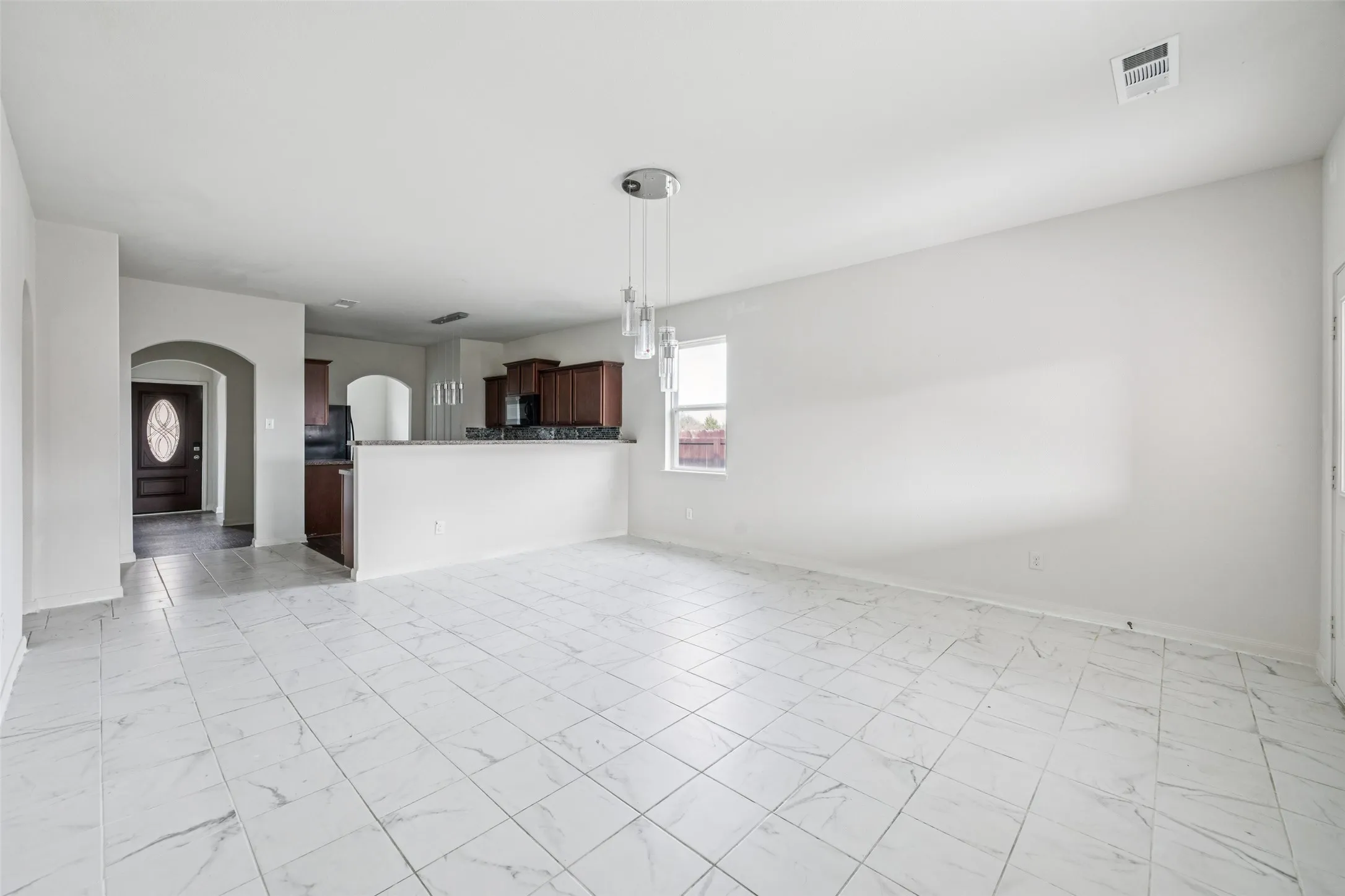 Single Family Residence For Sale in Dallas County , 1020 Walnut Ridge Drive, Hutchins, Texas 75141, 3 Bedroom, 2 Bathroom, 2 Garage spaces, 1,596 Sqft, built in 2018, mls#21309426, Real Estate Agent in Hutchins, Homes For Sale in Dallas county, Homes For Sale in Hutchins, Realtor in Hutchins Texas, Real Estate Brokerage Independent Realty Texas, Luminita Cordes Realtor