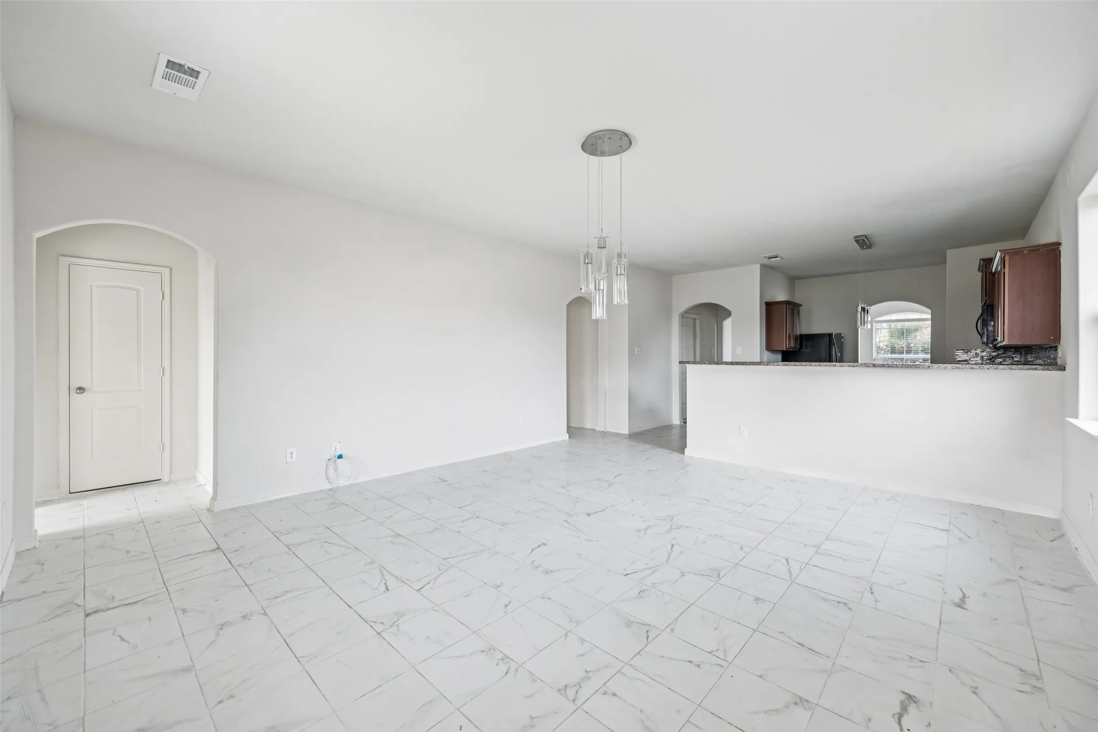 Single Family Residence For Sale in Dallas County , 1020 Walnut Ridge Drive, Hutchins, Texas 75141, 3 Bedroom, 2 Bathroom, 2 Garage spaces, 1,596 Sqft, built in 2018, mls#21309426, Real Estate Agent in Hutchins, Homes For Sale in Dallas county, Homes For Sale in Hutchins, Realtor in Hutchins Texas, Real Estate Brokerage Independent Realty Texas, Luminita Cordes Realtor