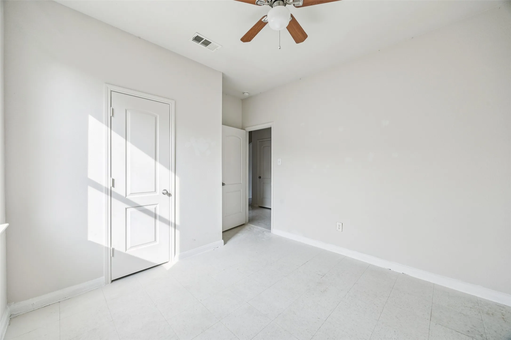 Single Family Residence For Sale in Dallas County , 1020 Walnut Ridge Drive, Hutchins, Texas 75141, 3 Bedroom, 2 Bathroom, 2 Garage spaces, 1,596 Sqft, built in 2018, mls#21309426, Real Estate Agent in Hutchins, Homes For Sale in Dallas county, Homes For Sale in Hutchins, Realtor in Hutchins Texas, Real Estate Brokerage Independent Realty Texas, Luminita Cordes Realtor