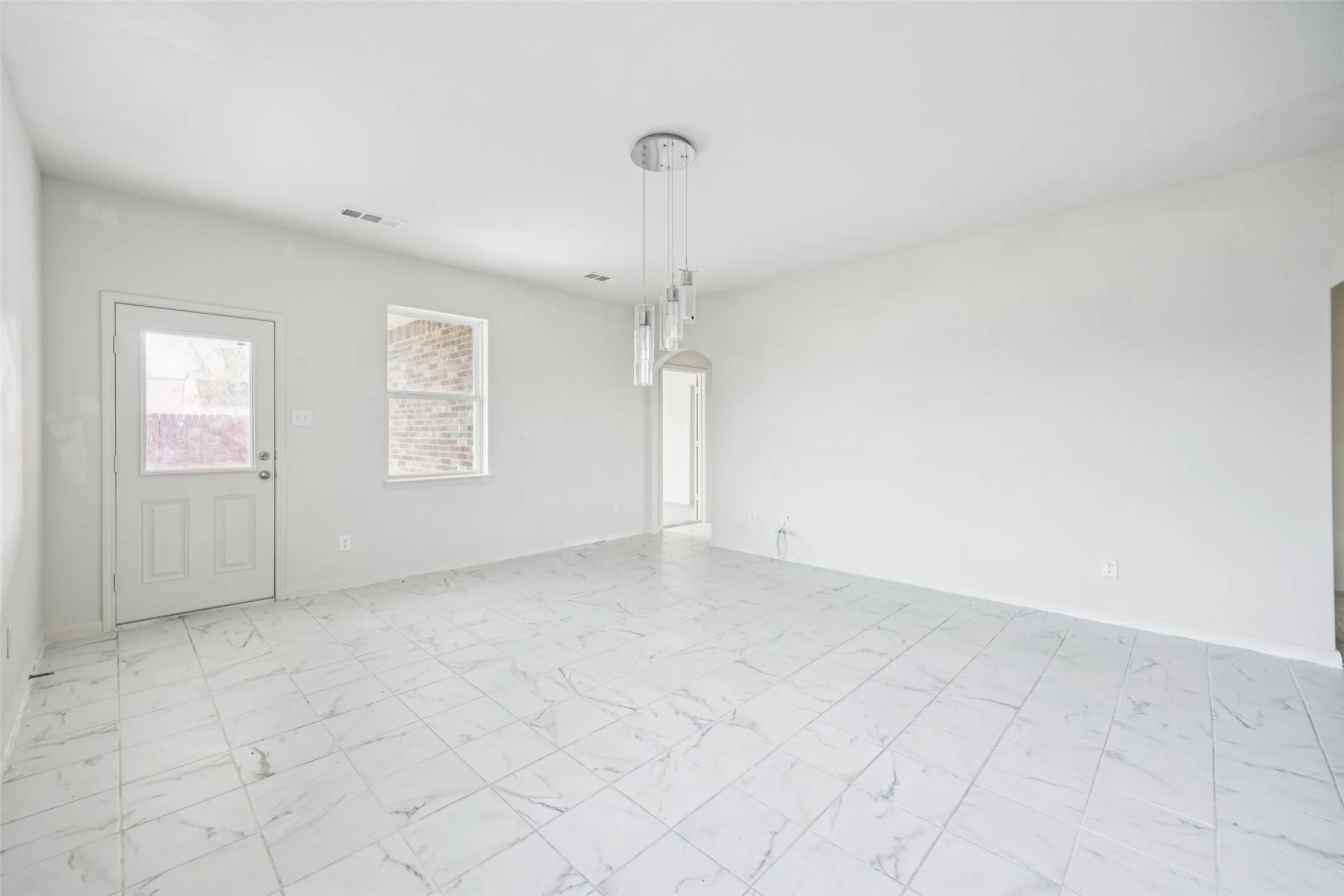 Single Family Residence For Sale in Dallas County , 1020 Walnut Ridge Drive, Hutchins, Texas 75141, 3 Bedroom, 2 Bathroom, 2 Garage spaces, 1,596 Sqft, built in 2018, mls#21309426, Real Estate Agent in Hutchins, Homes For Sale in Dallas county, Homes For Sale in Hutchins, Realtor in Hutchins Texas, Real Estate Brokerage Independent Realty Texas, Luminita Cordes Realtor