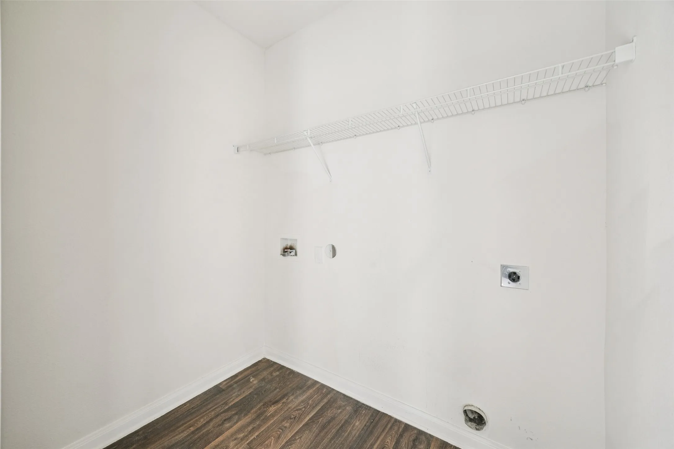 Single Family Residence For Sale in Dallas County , 1020 Walnut Ridge Drive, Hutchins, Texas 75141, 3 Bedroom, 2 Bathroom, 2 Garage spaces, 1,596 Sqft, built in 2018, mls#21309426, Real Estate Agent in Hutchins, Homes For Sale in Dallas county, Homes For Sale in Hutchins, Realtor in Hutchins Texas, Real Estate Brokerage Independent Realty Texas, Luminita Cordes Realtor