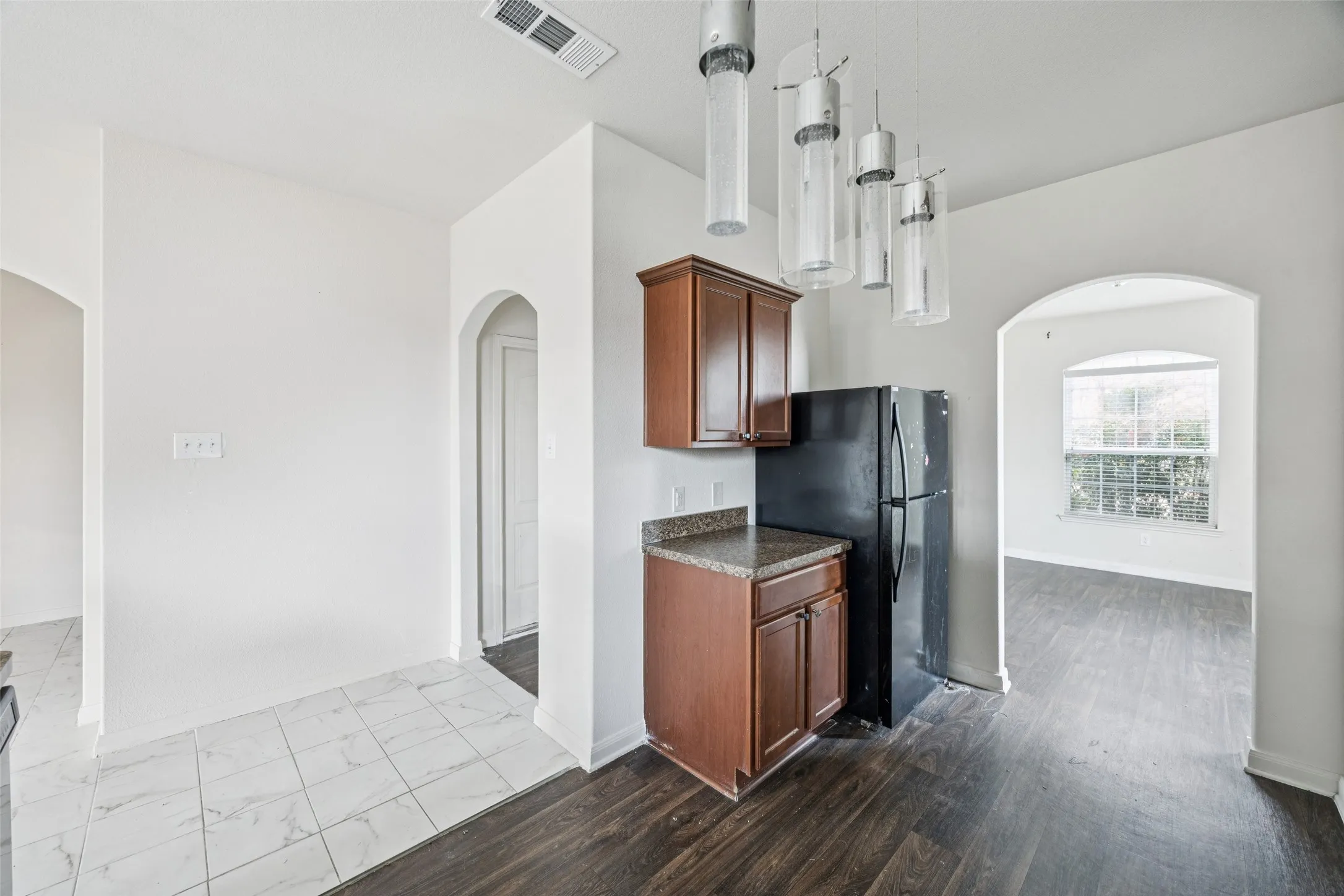 Single Family Residence For Sale in Dallas County , 1020 Walnut Ridge Drive, Hutchins, Texas 75141, 3 Bedroom, 2 Bathroom, 2 Garage spaces, 1,596 Sqft, built in 2018, mls#21309426, Real Estate Agent in Hutchins, Homes For Sale in Dallas county, Homes For Sale in Hutchins, Realtor in Hutchins Texas, Real Estate Brokerage Independent Realty Texas, Luminita Cordes Realtor