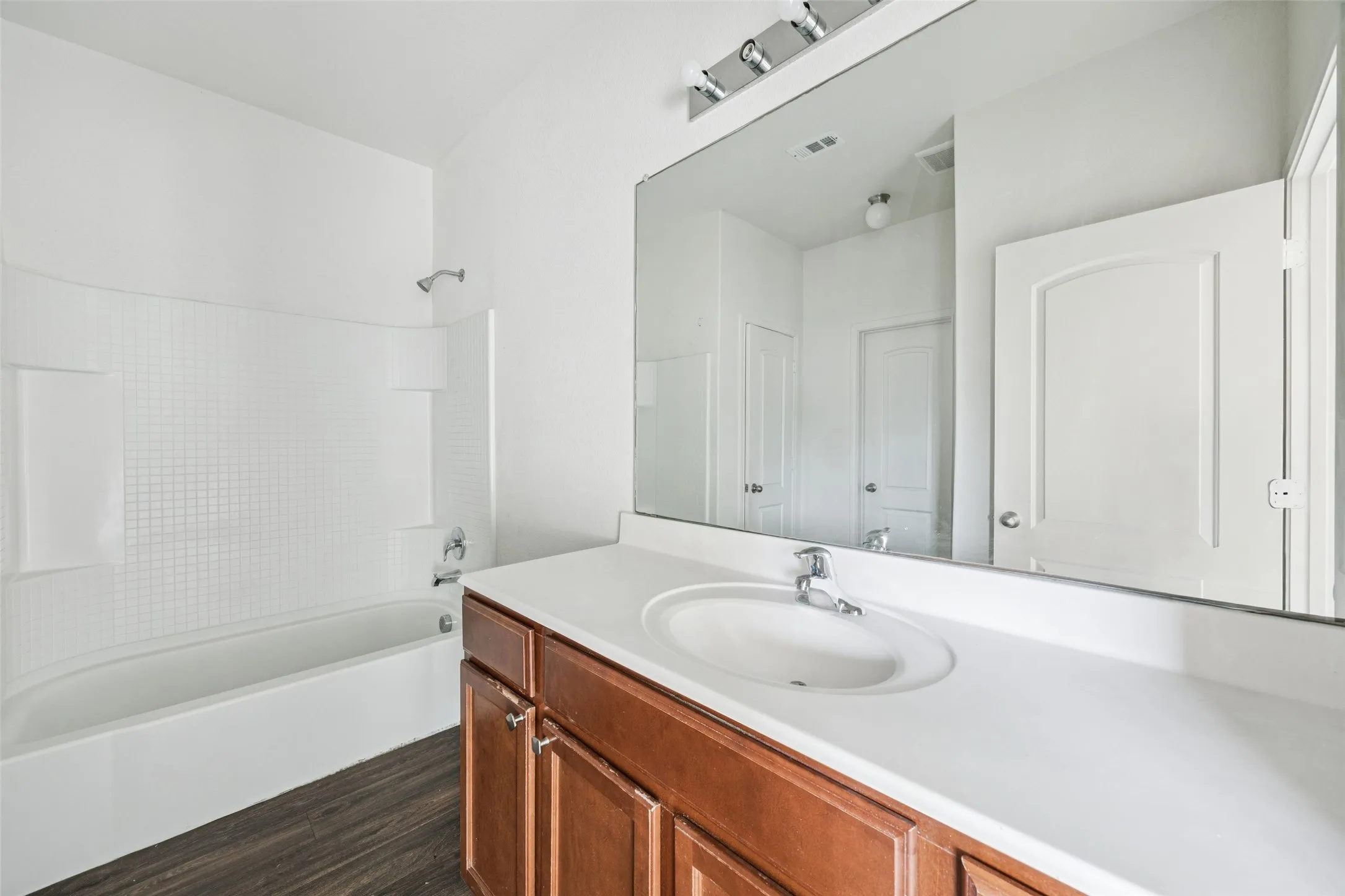 Single Family Residence For Sale in Dallas County , 1020 Walnut Ridge Drive, Hutchins, Texas 75141, 3 Bedroom, 2 Bathroom, 2 Garage spaces, 1,596 Sqft, built in 2018, mls#21309426, Real Estate Agent in Hutchins, Homes For Sale in Dallas county, Homes For Sale in Hutchins, Realtor in Hutchins Texas, Real Estate Brokerage Independent Realty Texas, Luminita Cordes Realtor