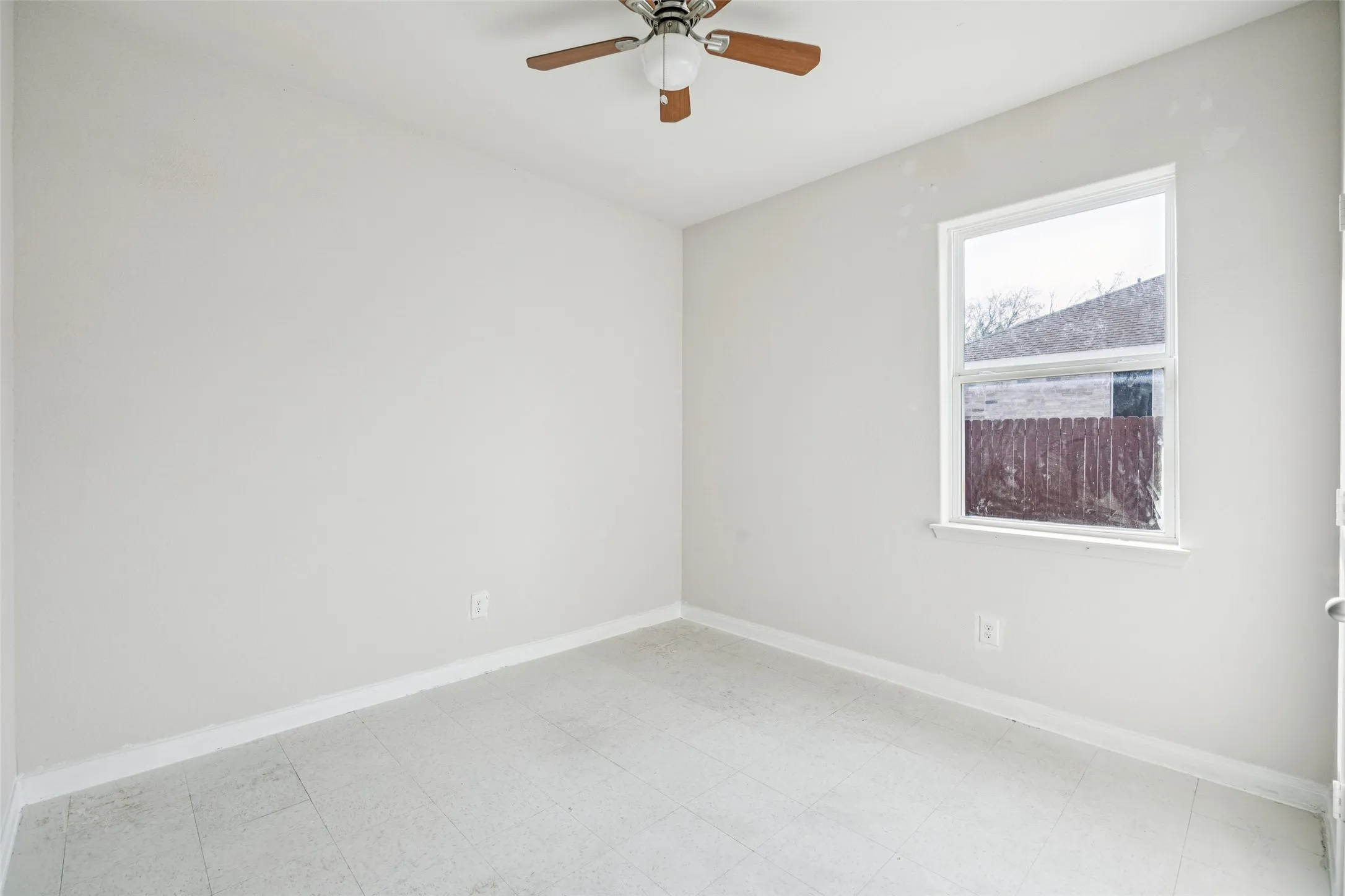 Single Family Residence For Sale in Dallas County , 1020 Walnut Ridge Drive, Hutchins, Texas 75141, 3 Bedroom, 2 Bathroom, 2 Garage spaces, 1,596 Sqft, built in 2018, mls#21309426, Real Estate Agent in Hutchins, Homes For Sale in Dallas county, Homes For Sale in Hutchins, Realtor in Hutchins Texas, Real Estate Brokerage Independent Realty Texas, Luminita Cordes Realtor