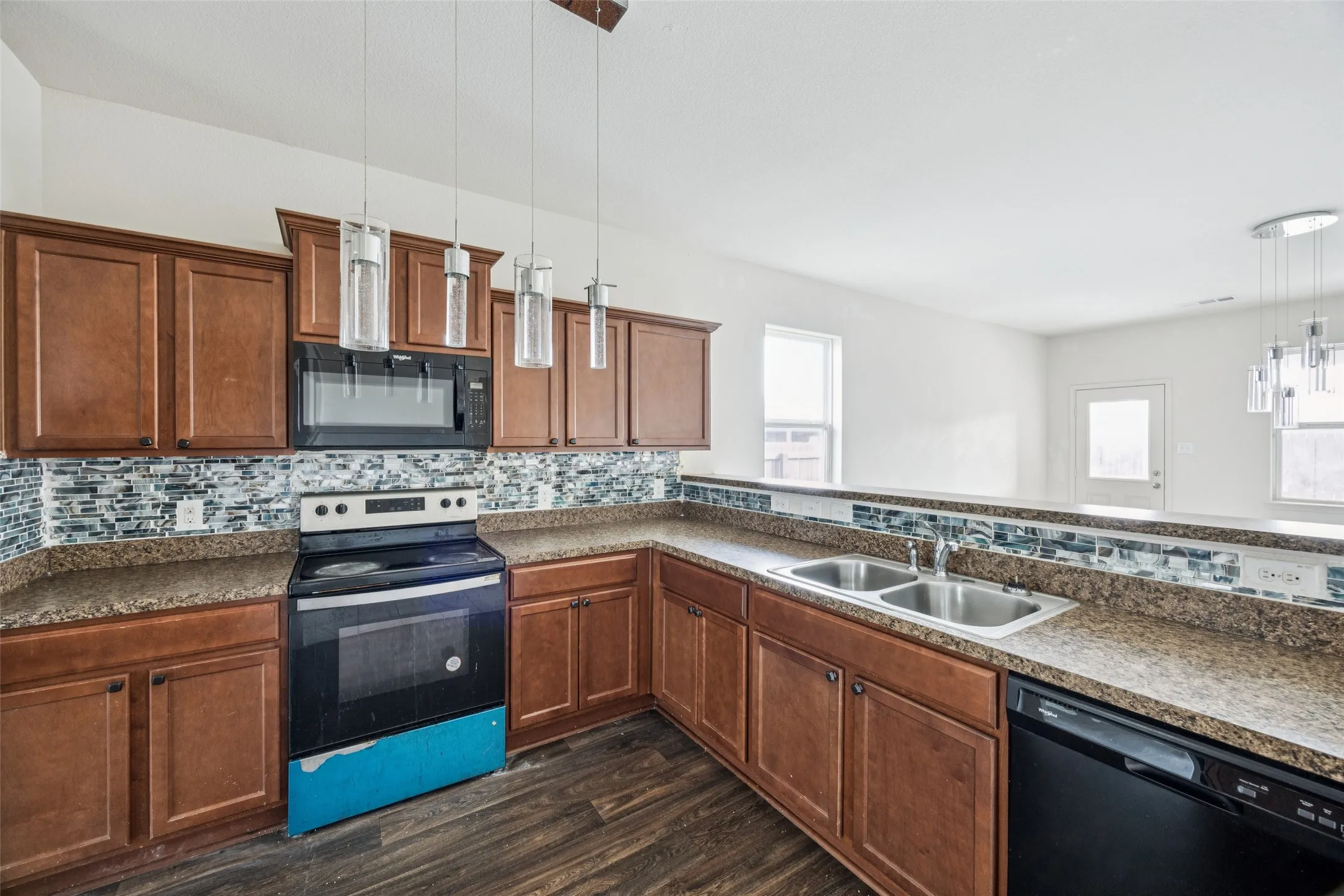Single Family Residence For Sale in Dallas County , 1020 Walnut Ridge Drive, Hutchins, Texas 75141, 3 Bedroom, 2 Bathroom, 2 Garage spaces, 1,596 Sqft, built in 2018, mls#21309426, Real Estate Agent in Hutchins, Homes For Sale in Dallas county, Homes For Sale in Hutchins, Realtor in Hutchins Texas, Real Estate Brokerage Independent Realty Texas, Luminita Cordes Realtor