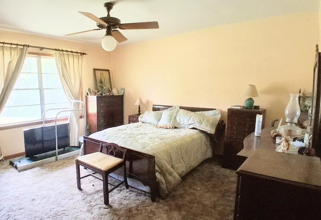 Single Family Residence For Sale in Brazos County , 913 Lazy Lane, Bryan, Texas 77802, 3 Bedroom, 3 Bathroom, 2 Garage spaces, 1,986 Sqft, built in 1954, mls#21313354, Real Estate Agent in Bryan, Homes For Sale in Brazos county, Homes For Sale in Bryan, Realtor in Bryan Texas, Real Estate Brokerage Independent Realty Texas, Luminita Cordes Realtor